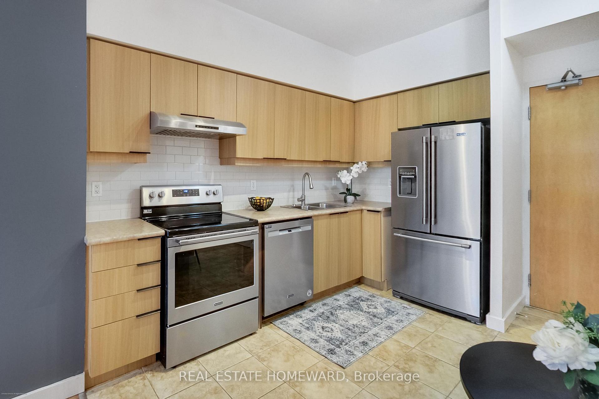 Photo 5 of Unit 209, 601 Kingston Road, Toronto, The Beaches — HOMEH