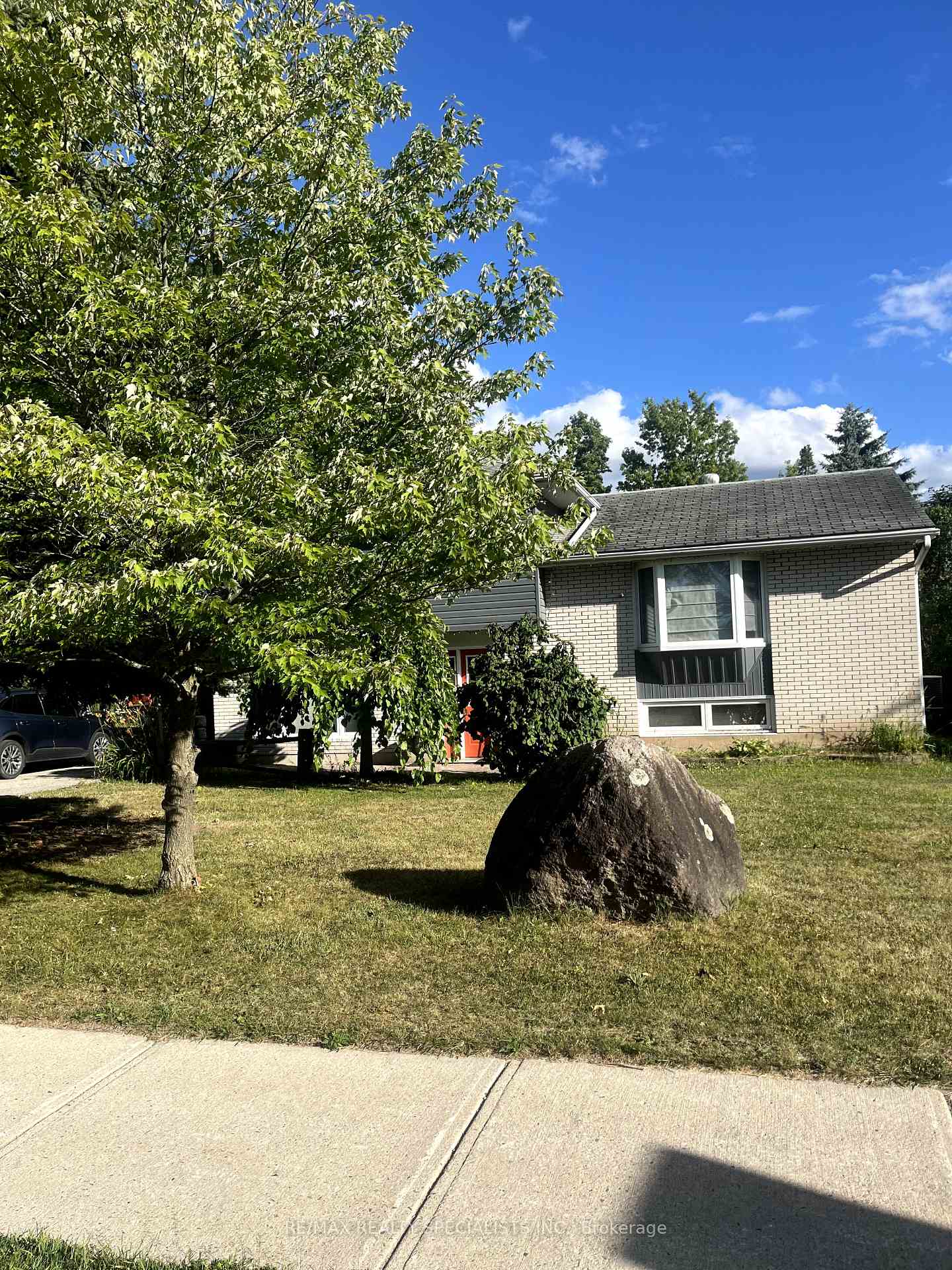 Photo 4 of 241 Warnica Road, Barrie, Painswick North — HOMEH