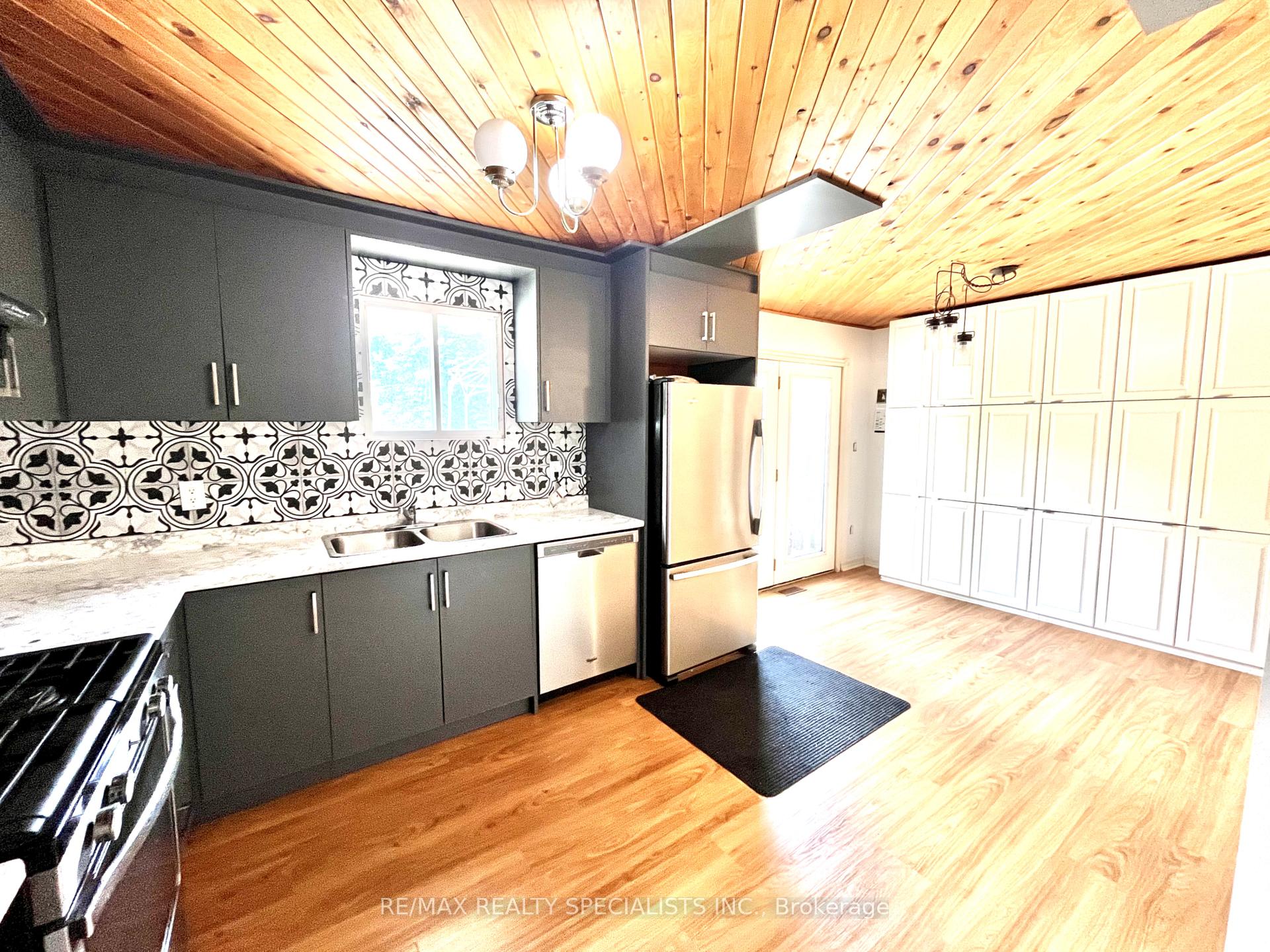 Photo 10 of 241 Warnica Road, Barrie, Painswick North — HOMEH