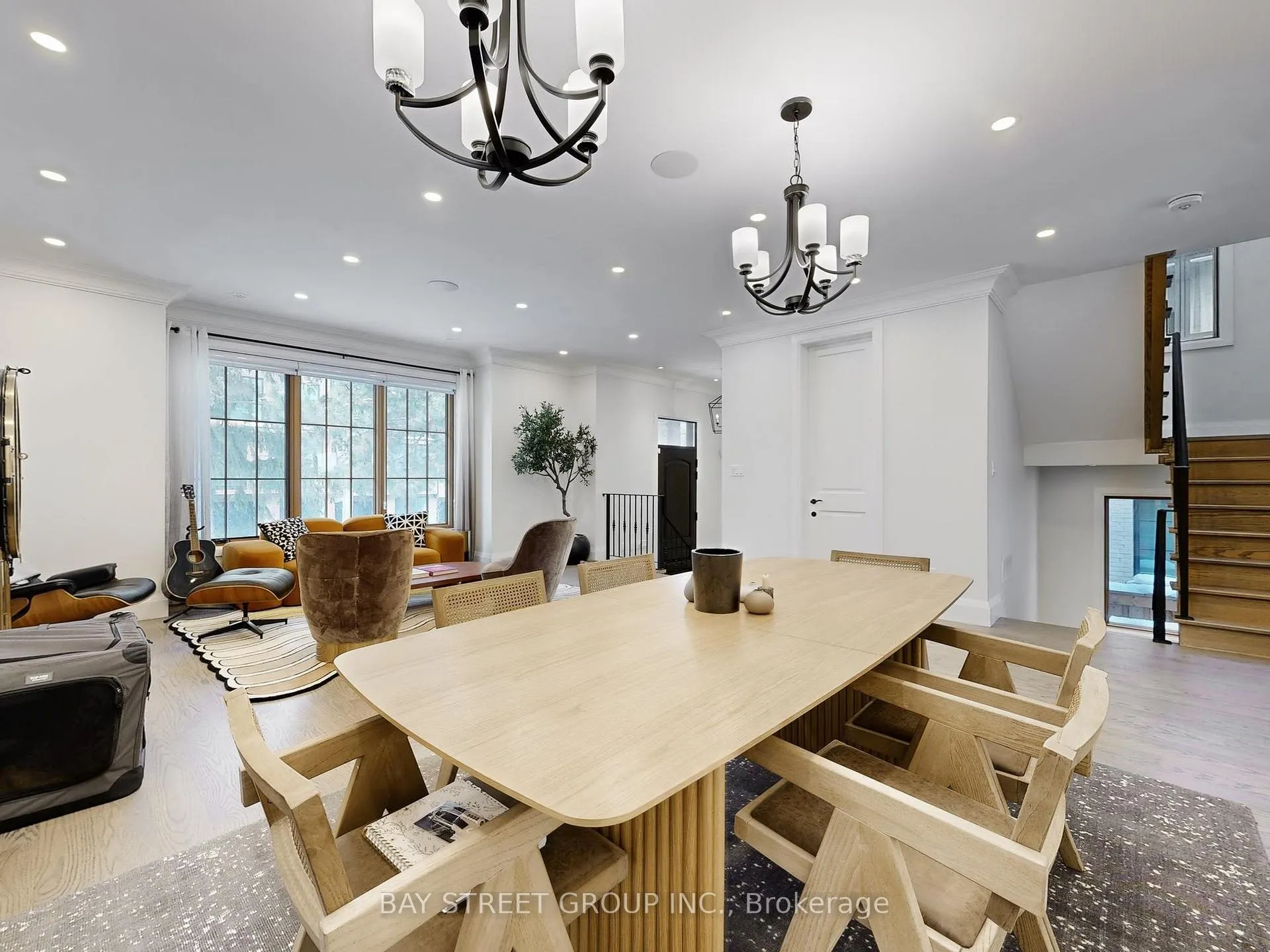 Photo 6 of 31 Evergreen Gardens, Toronto, Leaside — HOMEH