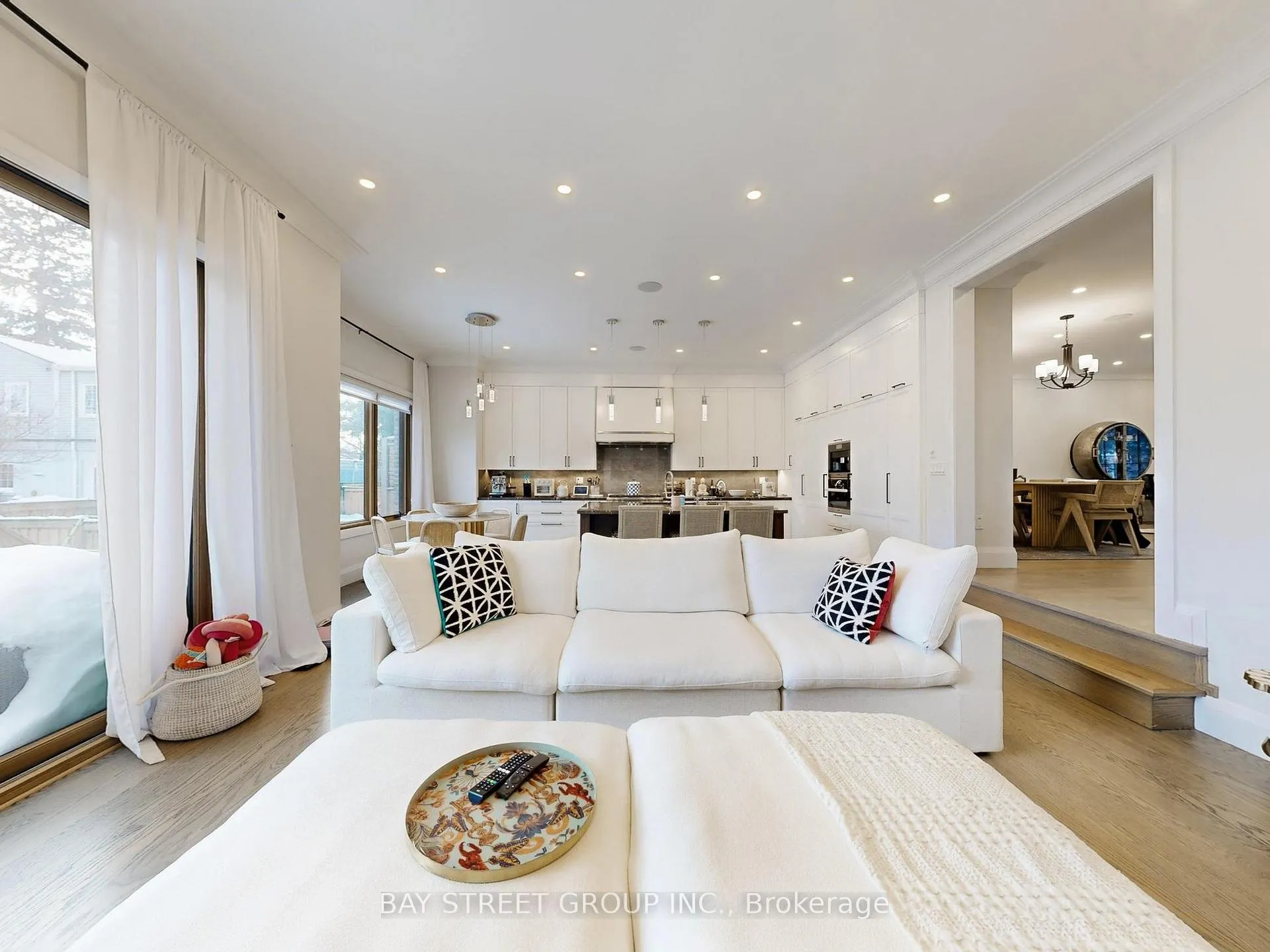 Photo 10 of 31 Evergreen Gardens, Toronto, Leaside — HOMEH