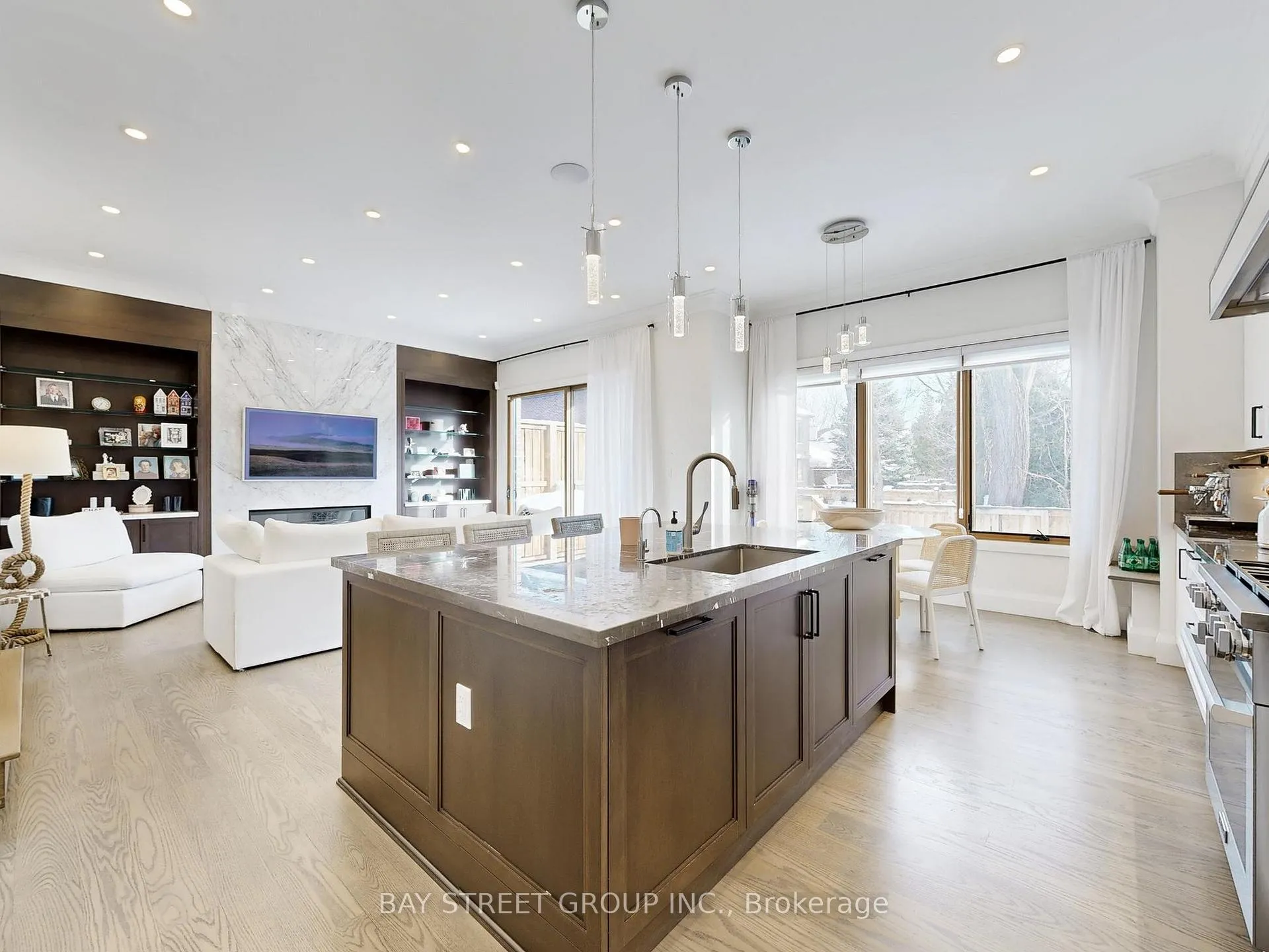 Photo 12 of 31 Evergreen Gardens, Toronto, Leaside — HOMEH