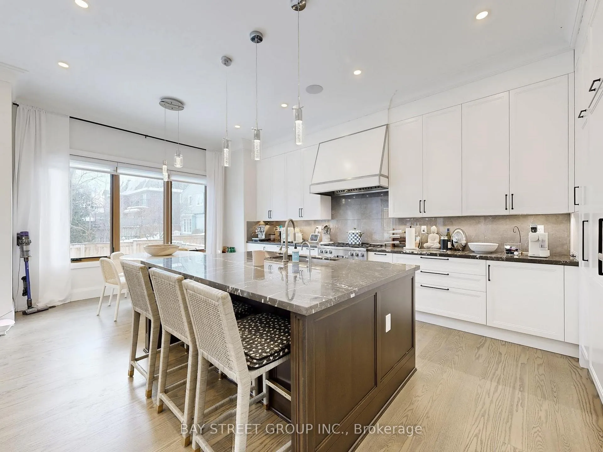 Photo 13 of 31 Evergreen Gardens, Toronto, Leaside — HOMEH