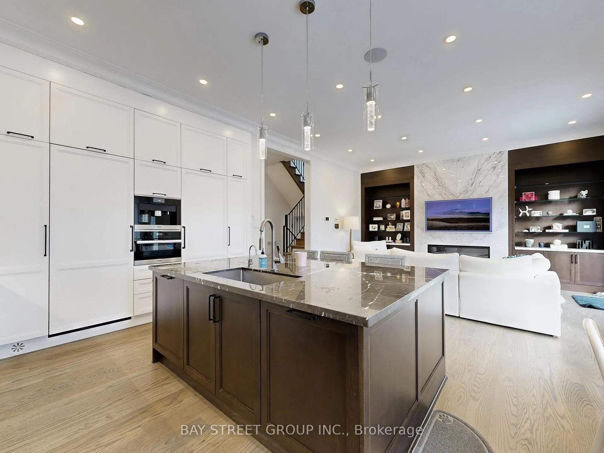 Photo 15 of 31 Evergreen Gardens, Toronto, Leaside — HOMEH
