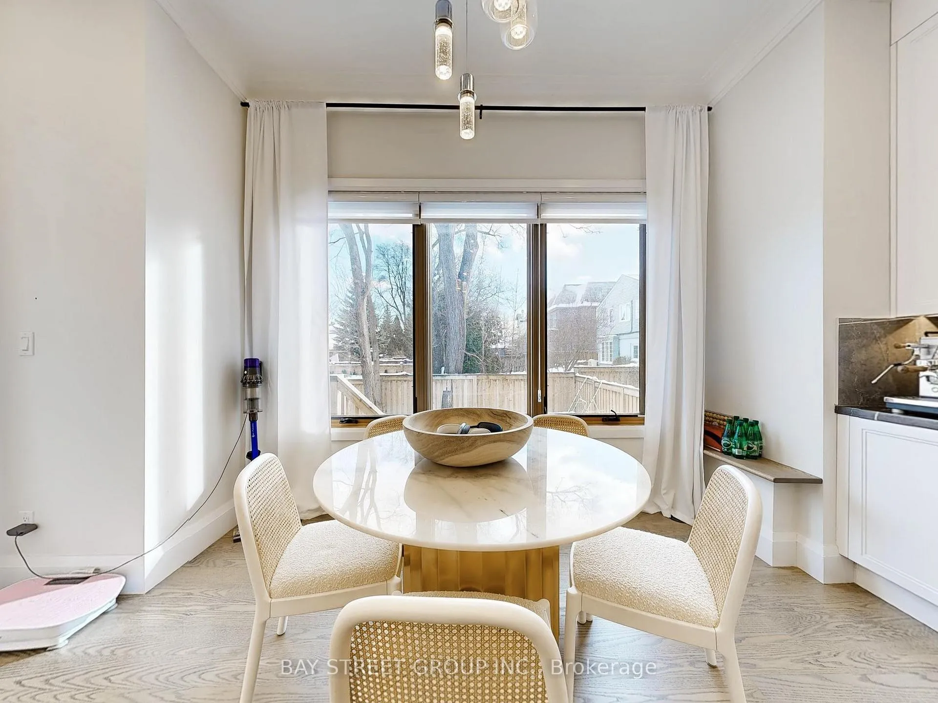 Photo 16 of 31 Evergreen Gardens, Toronto, Leaside — HOMEH