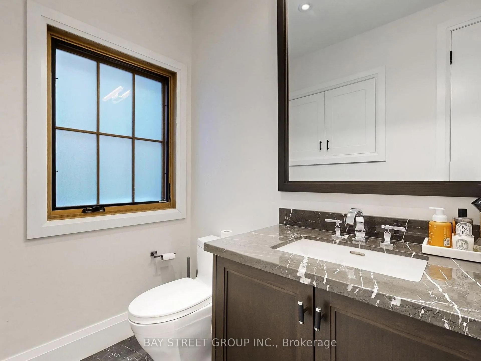 Photo 18 of 31 Evergreen Gardens, Toronto, Leaside — HOMEH
