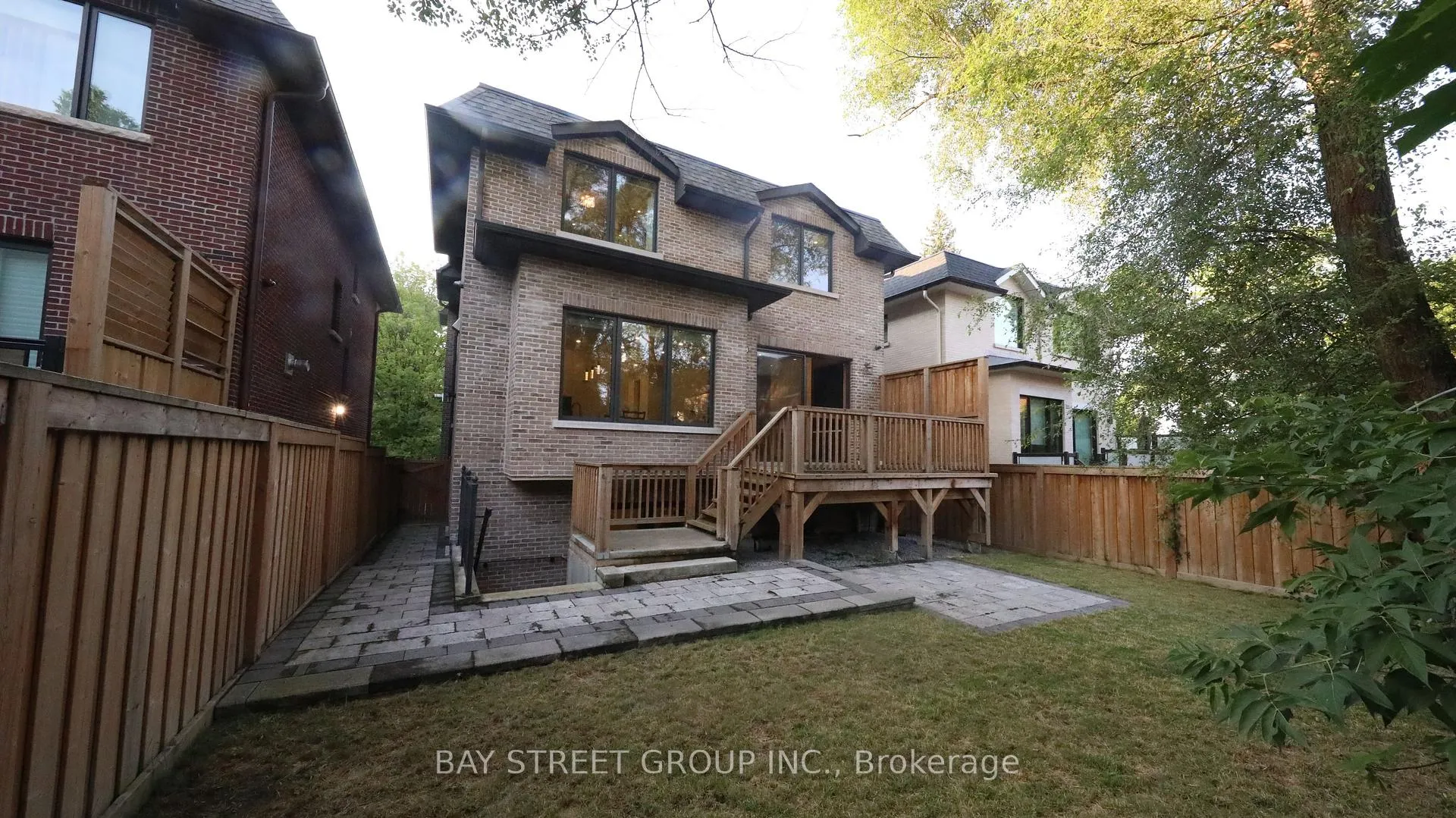 Photo 37 of 31 Evergreen Gardens, Toronto, Leaside — HOMEH