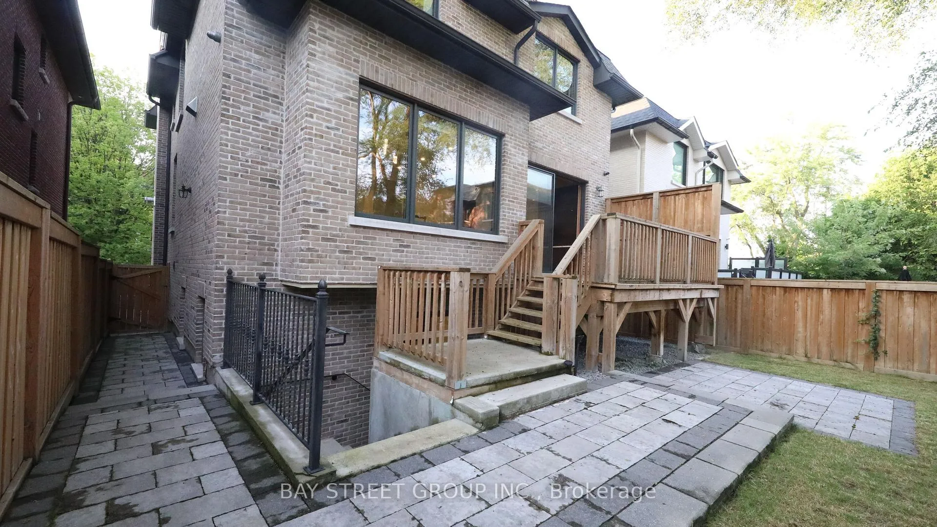 Photo 38 of 31 Evergreen Gardens, Toronto, Leaside — HOMEH