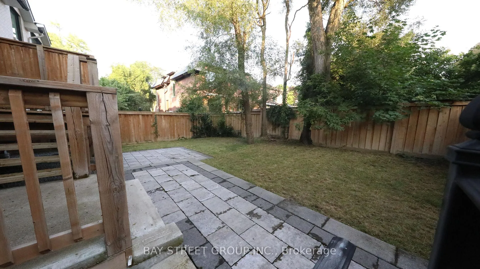 Photo 39 of 31 Evergreen Gardens, Toronto, Leaside — HOMEH