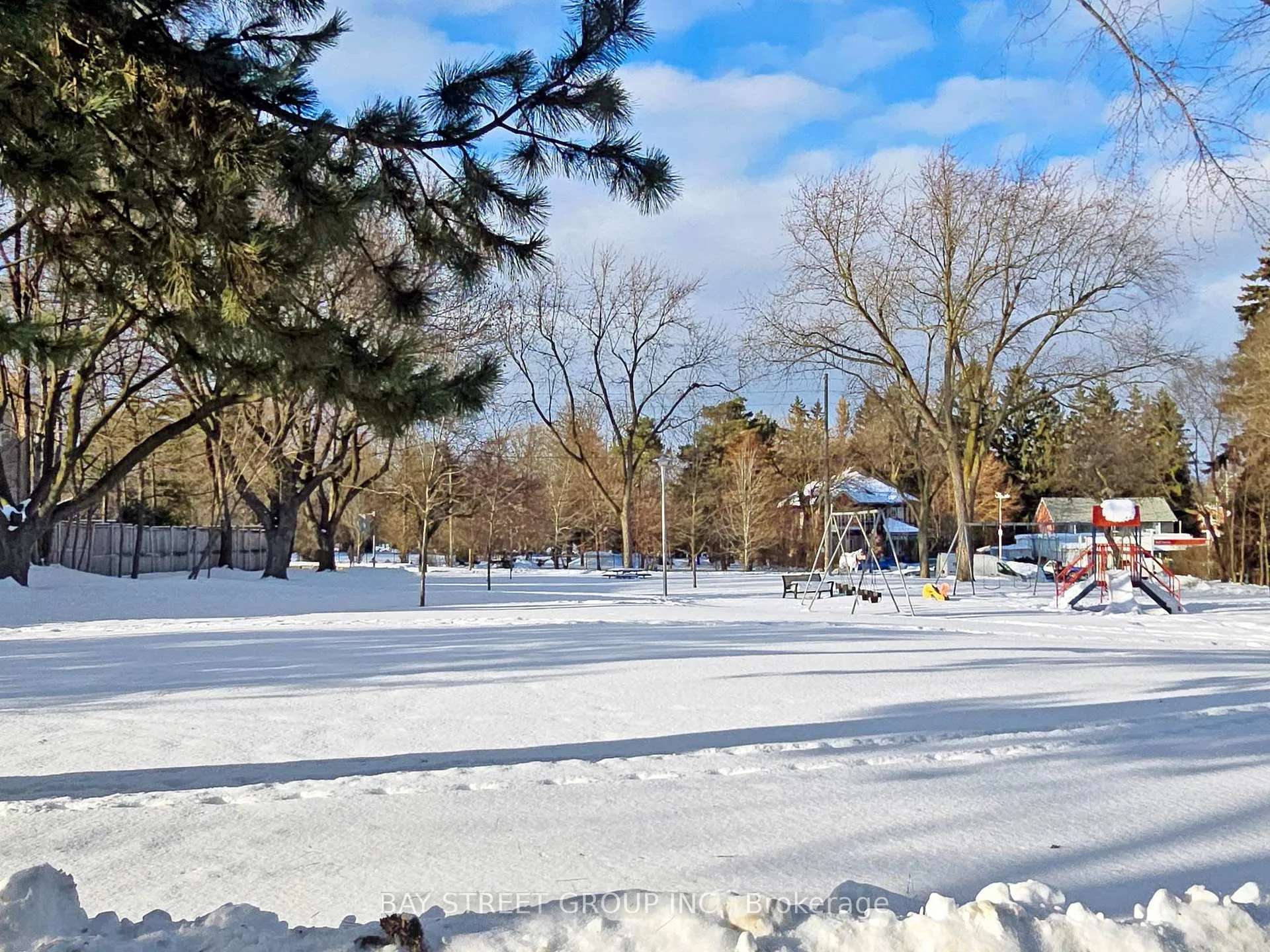 Photo 41 of 31 Evergreen Gardens, Toronto, Leaside — HOMEH
