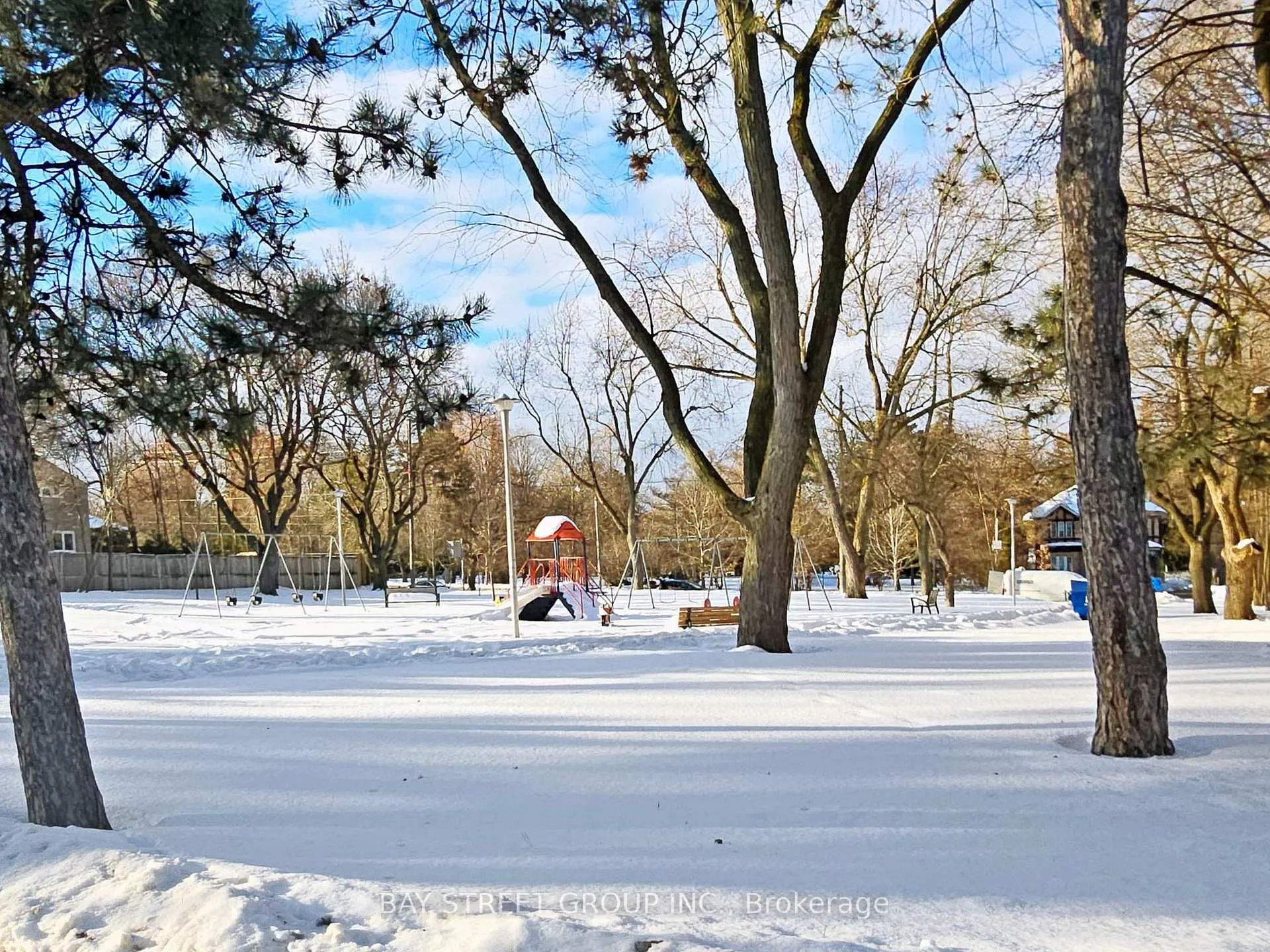 Photo 43 of 31 Evergreen Gardens, Toronto, Leaside — HOMEH