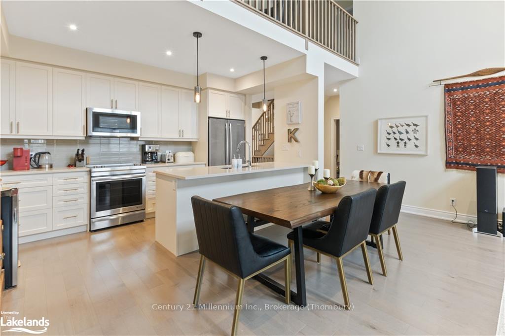 Photo 2 of 22 Emerson Mews, Collingwood — HOMEH