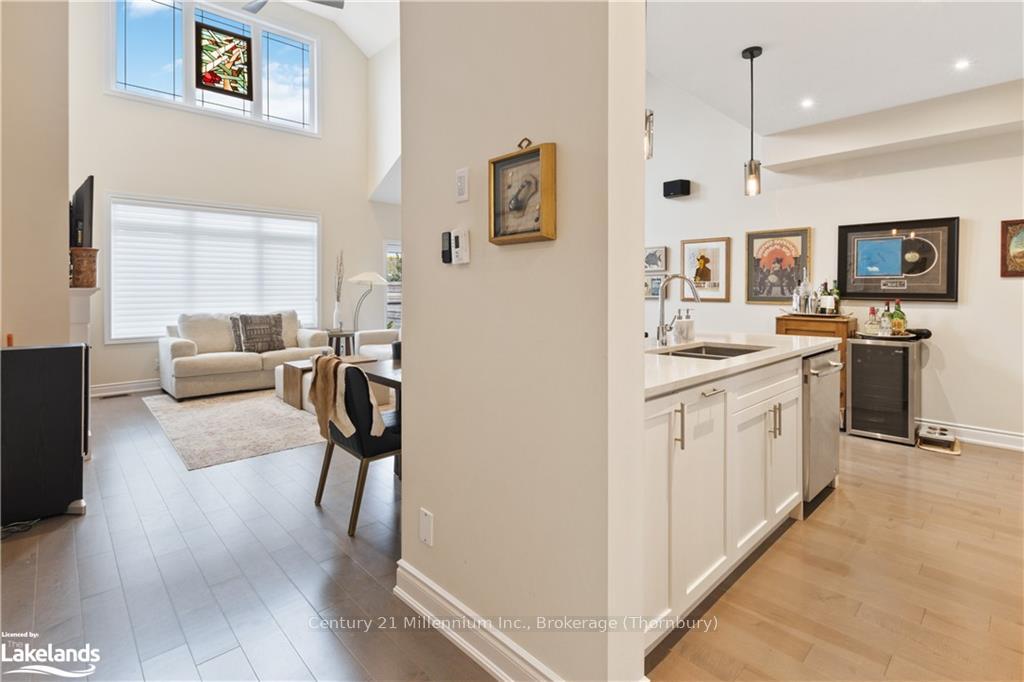 Photo 7 of 22 Emerson Mews, Collingwood — HOMEH