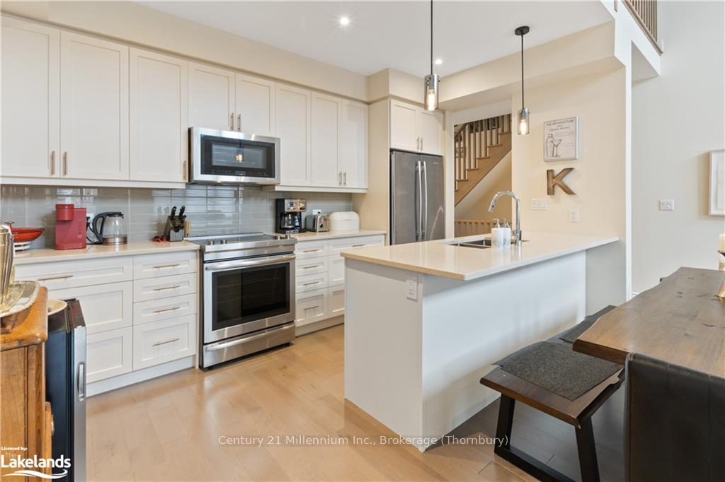 Photo 10 of 22 Emerson Mews, Collingwood — HOMEH