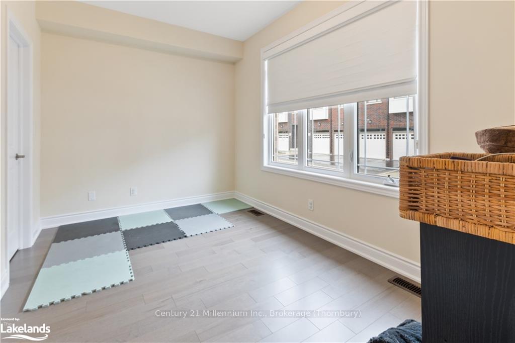 Photo 23 of 22 Emerson Mews, Collingwood — HOMEH
