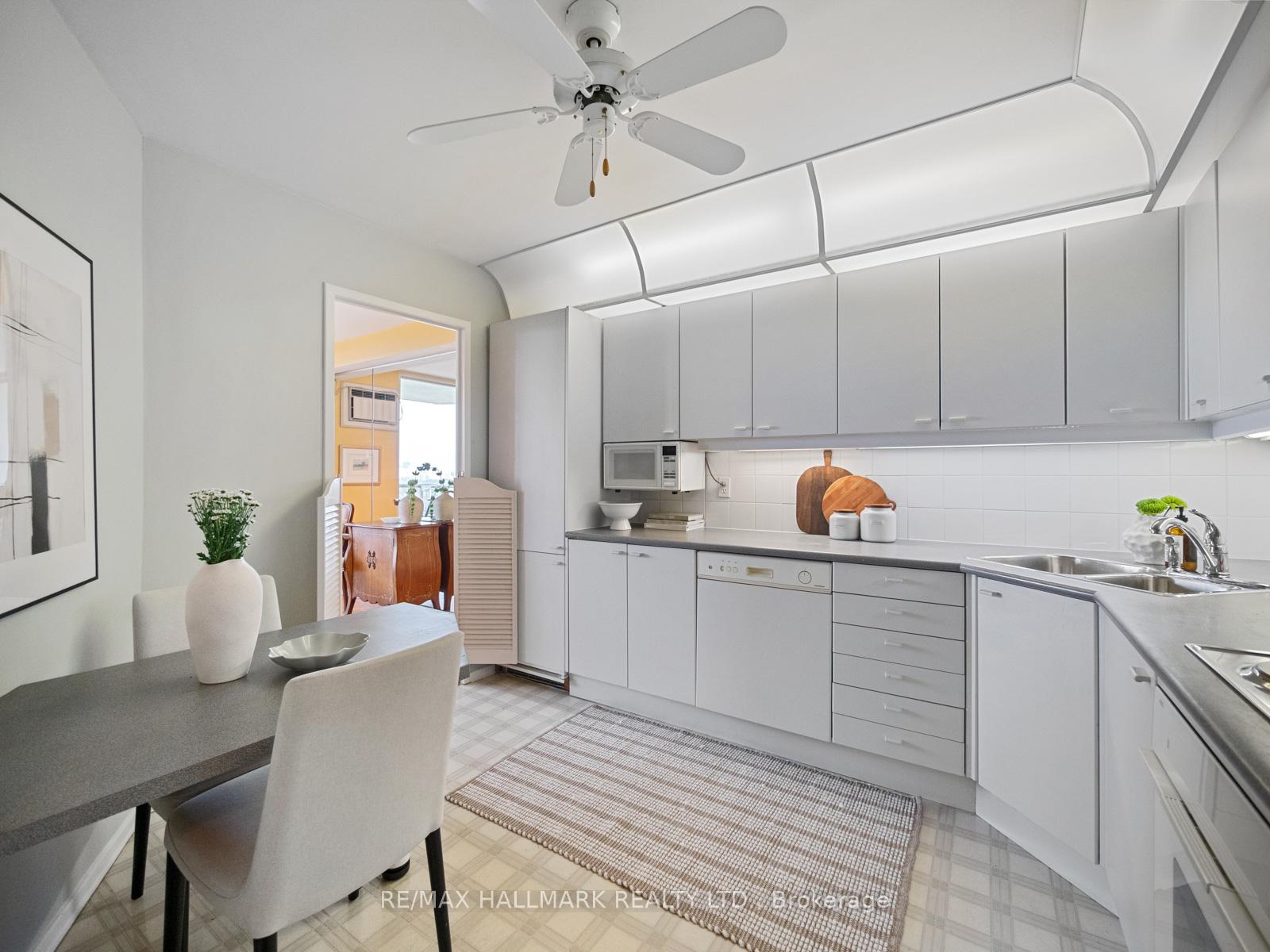 Photo 3 of Unit 2404, 980 Broadview Avenue, Toronto, Broadview North — HOMEH