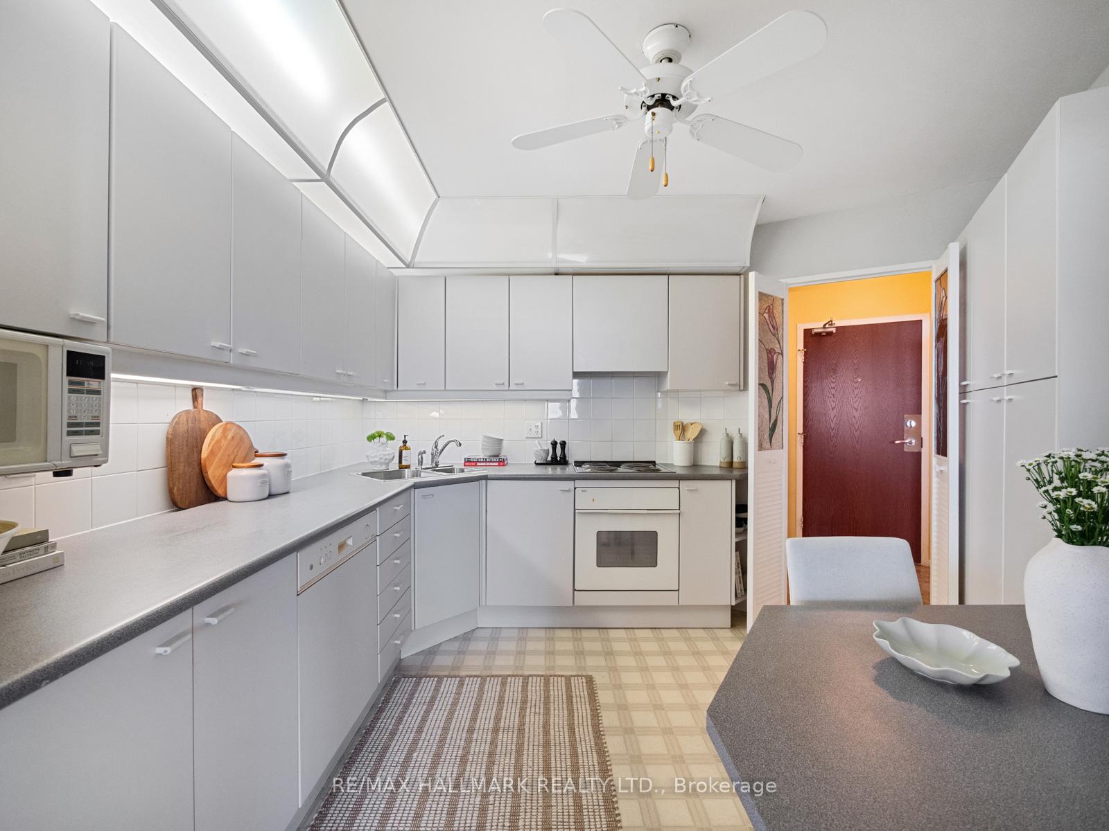 Photo 4 of Unit 2404, 980 Broadview Avenue, Toronto, Broadview North — HOMEH