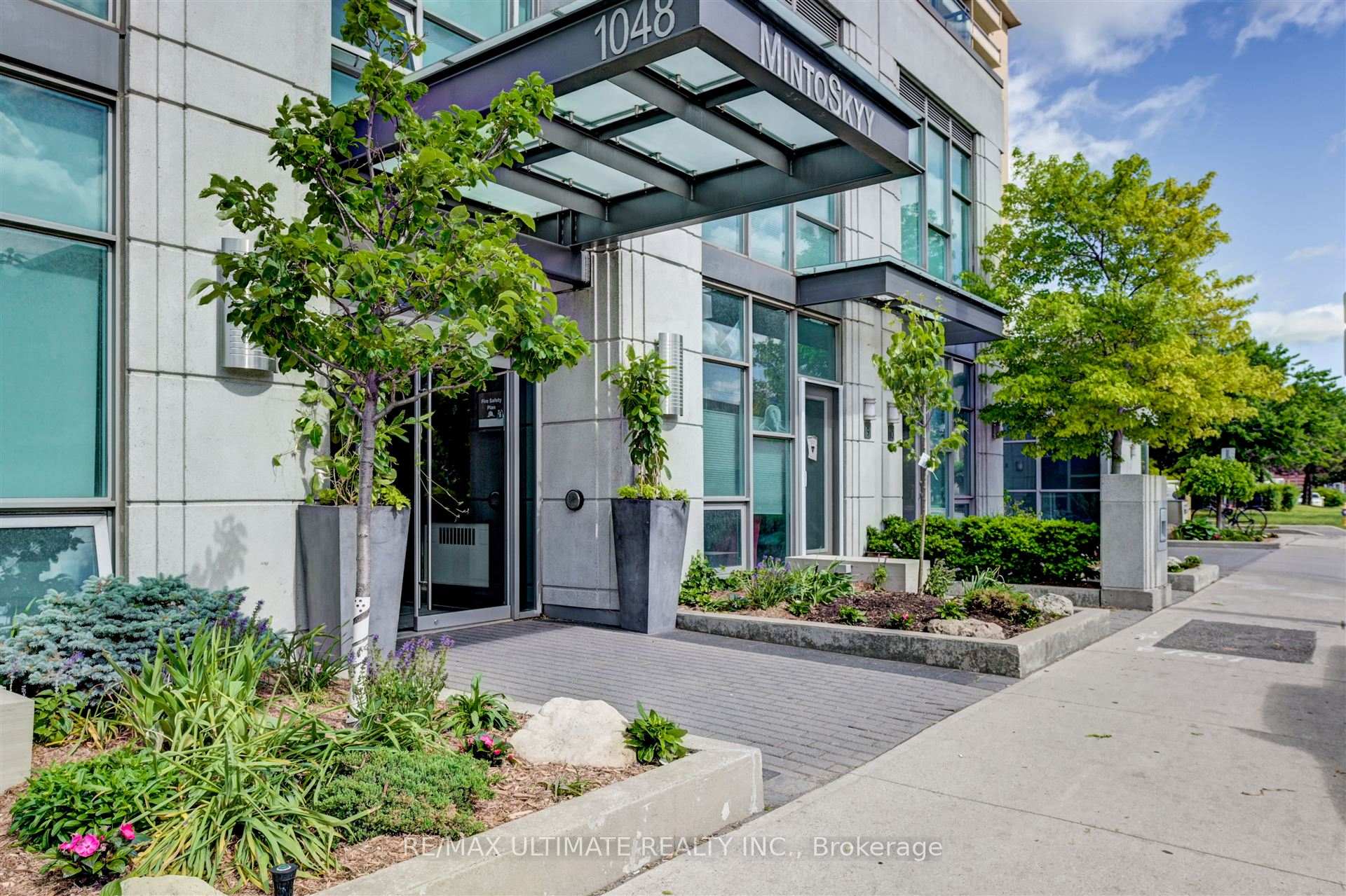 Photo 2 of Unit 1604, 1048 Broadview Avenue, Toronto, Broadview North — HOMEH