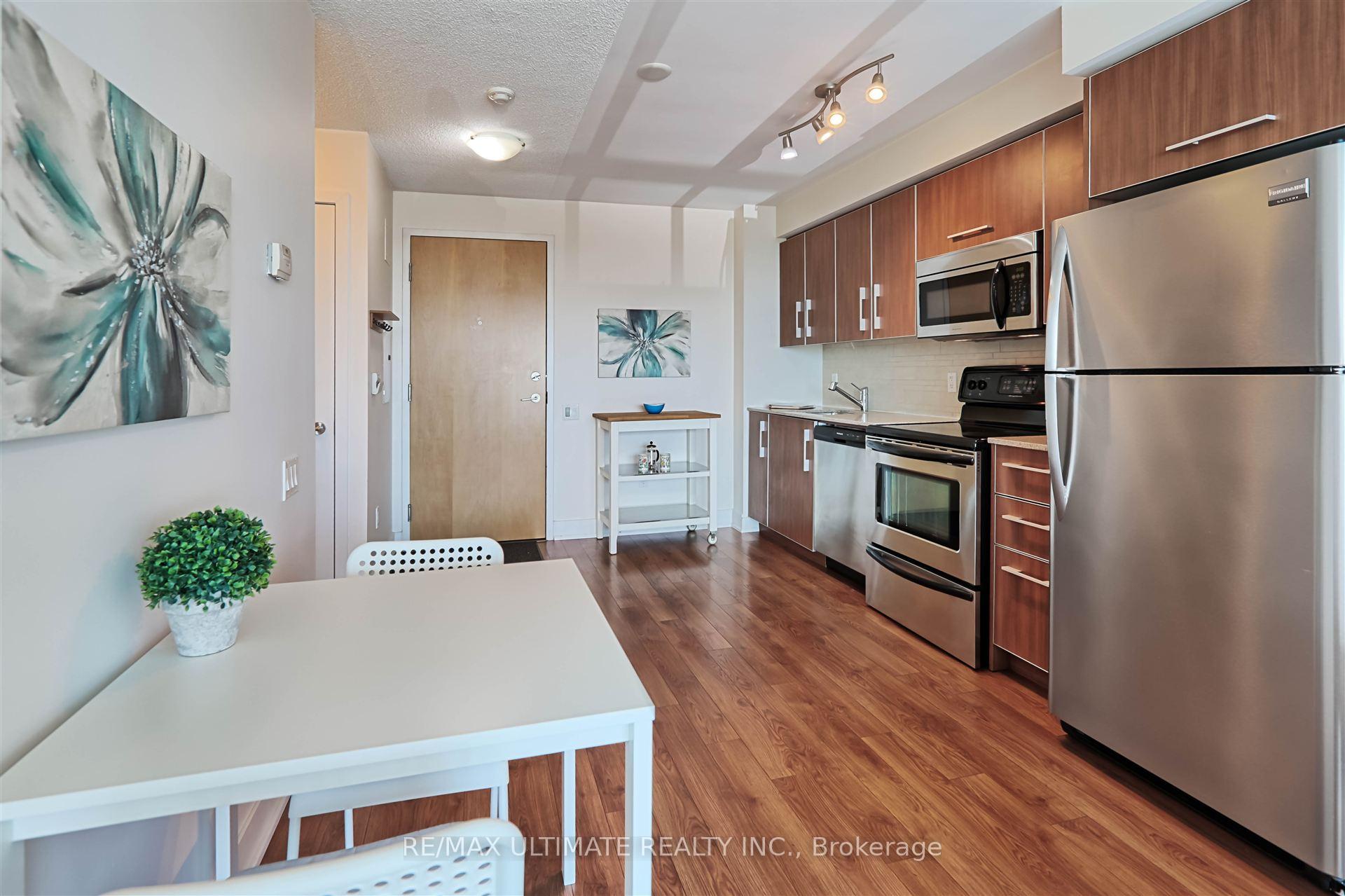Photo 7 of Unit 1604, 1048 Broadview Avenue, Toronto, Broadview North — HOMEH