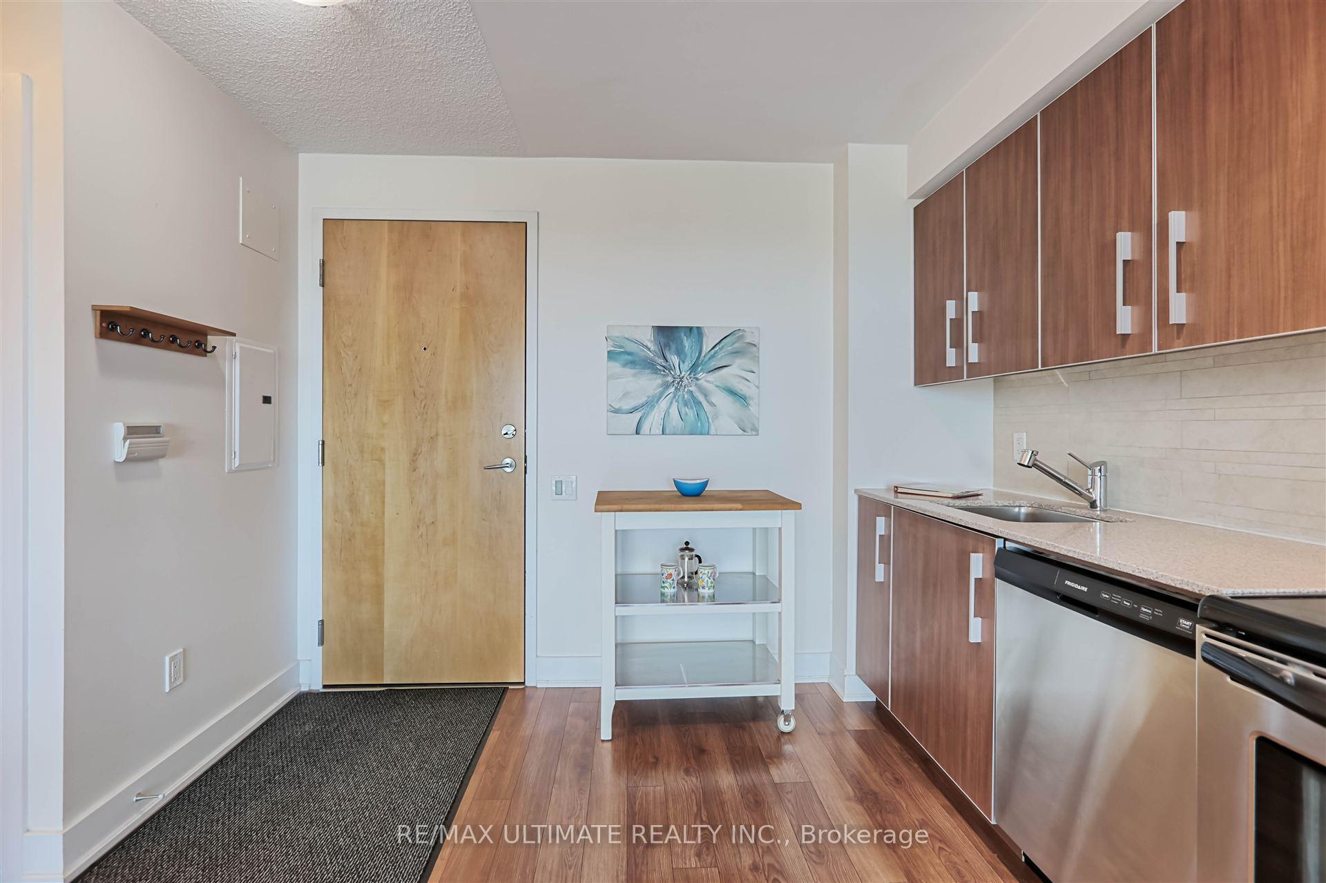 Photo 8 of Unit 1604, 1048 Broadview Avenue, Toronto, Broadview North — HOMEH