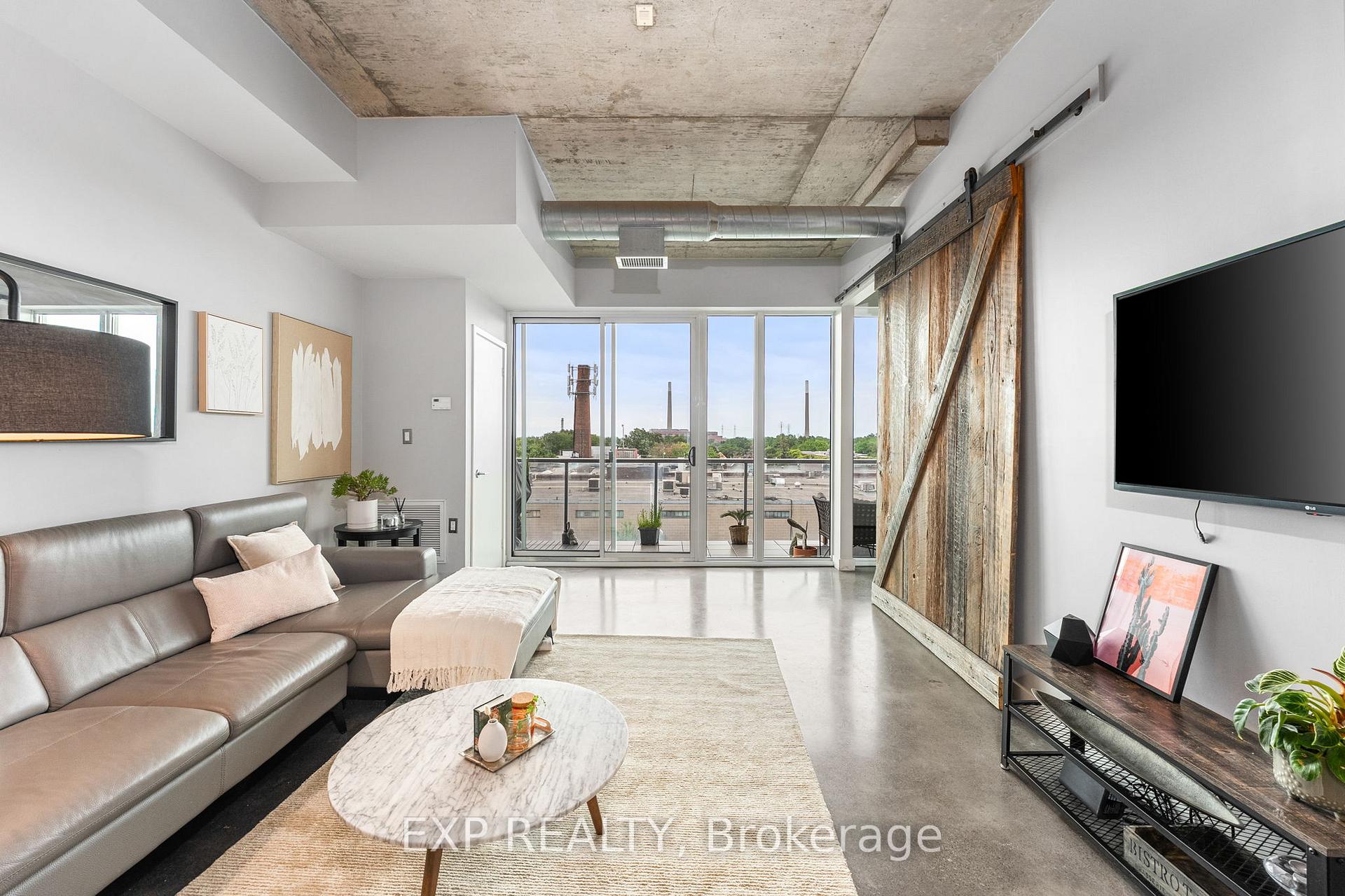 Front of Unit 608, 201 Carlaw Avenue