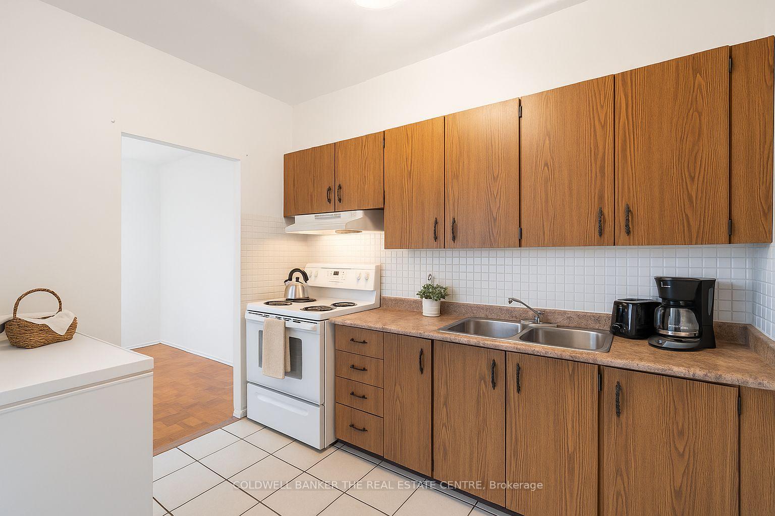 Photo 7 of Unit PH 15, 1 Massey Square, Toronto, Crescent Town — HOMEH