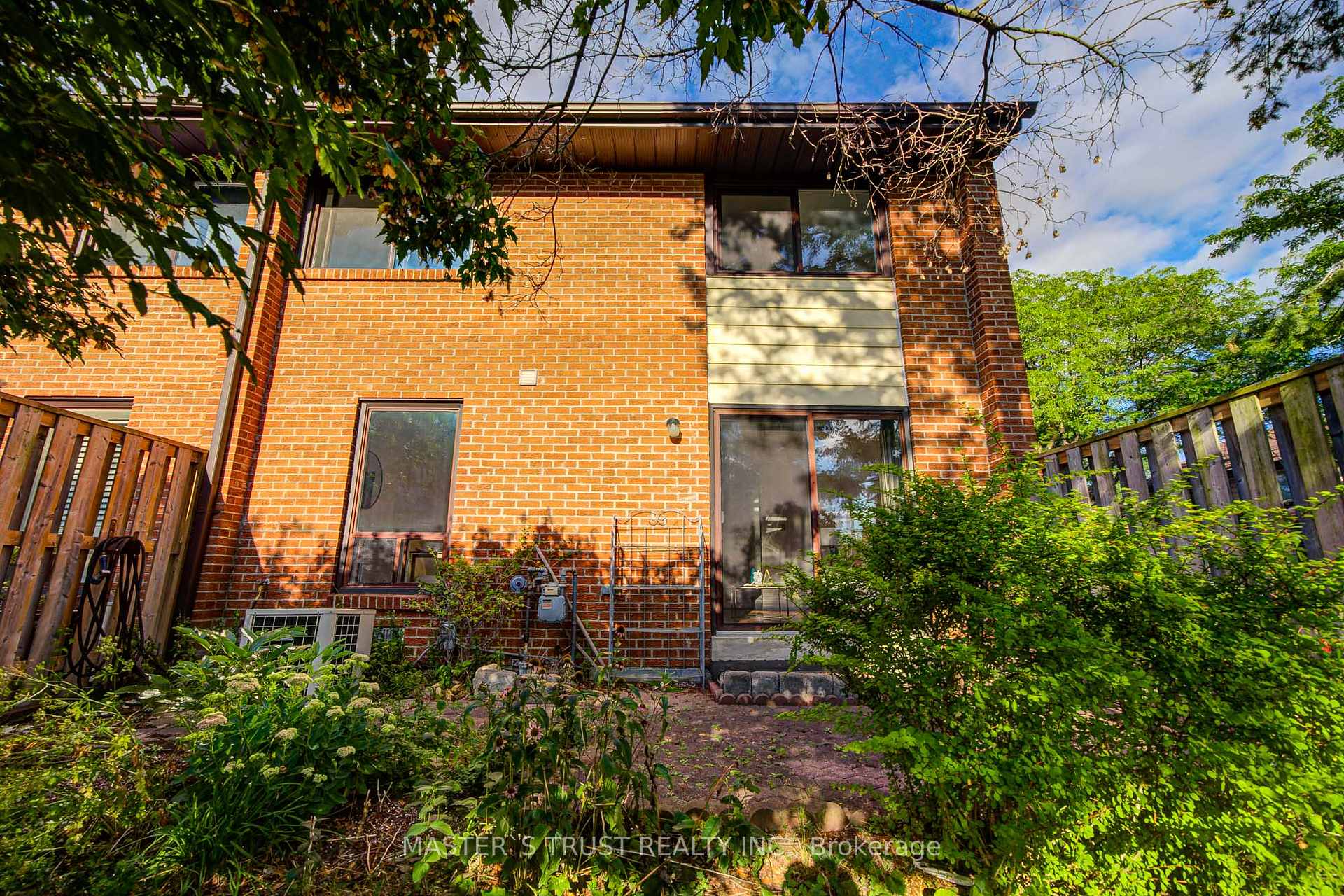 Photo 2 of Unit 1, 155 Glovers Road, Oshawa, Samac — HOMEH