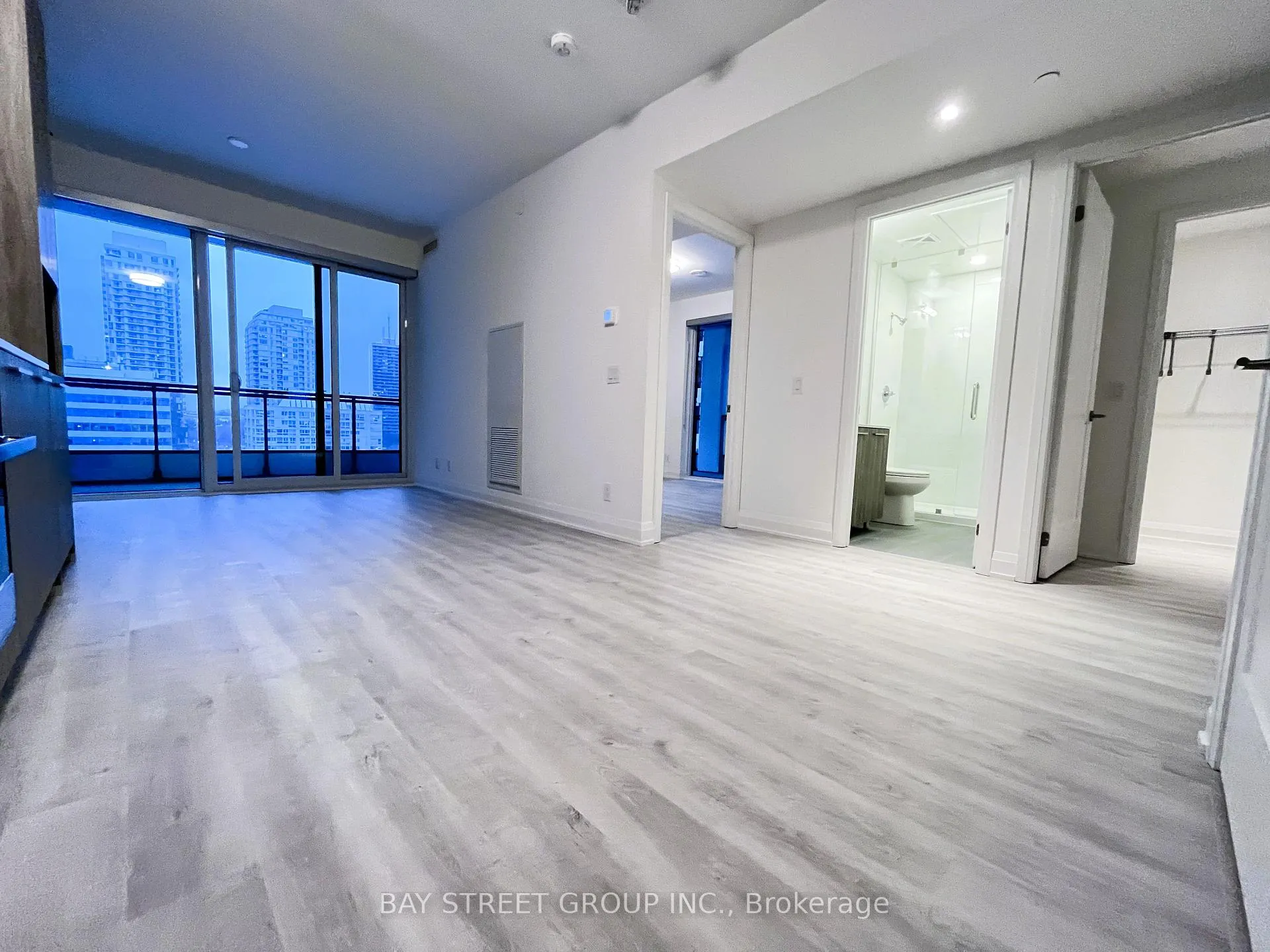 Photo 6 of Unit 1211, 65 Broadway Avenue, Toronto, Mount Pleasant West — HOMEH