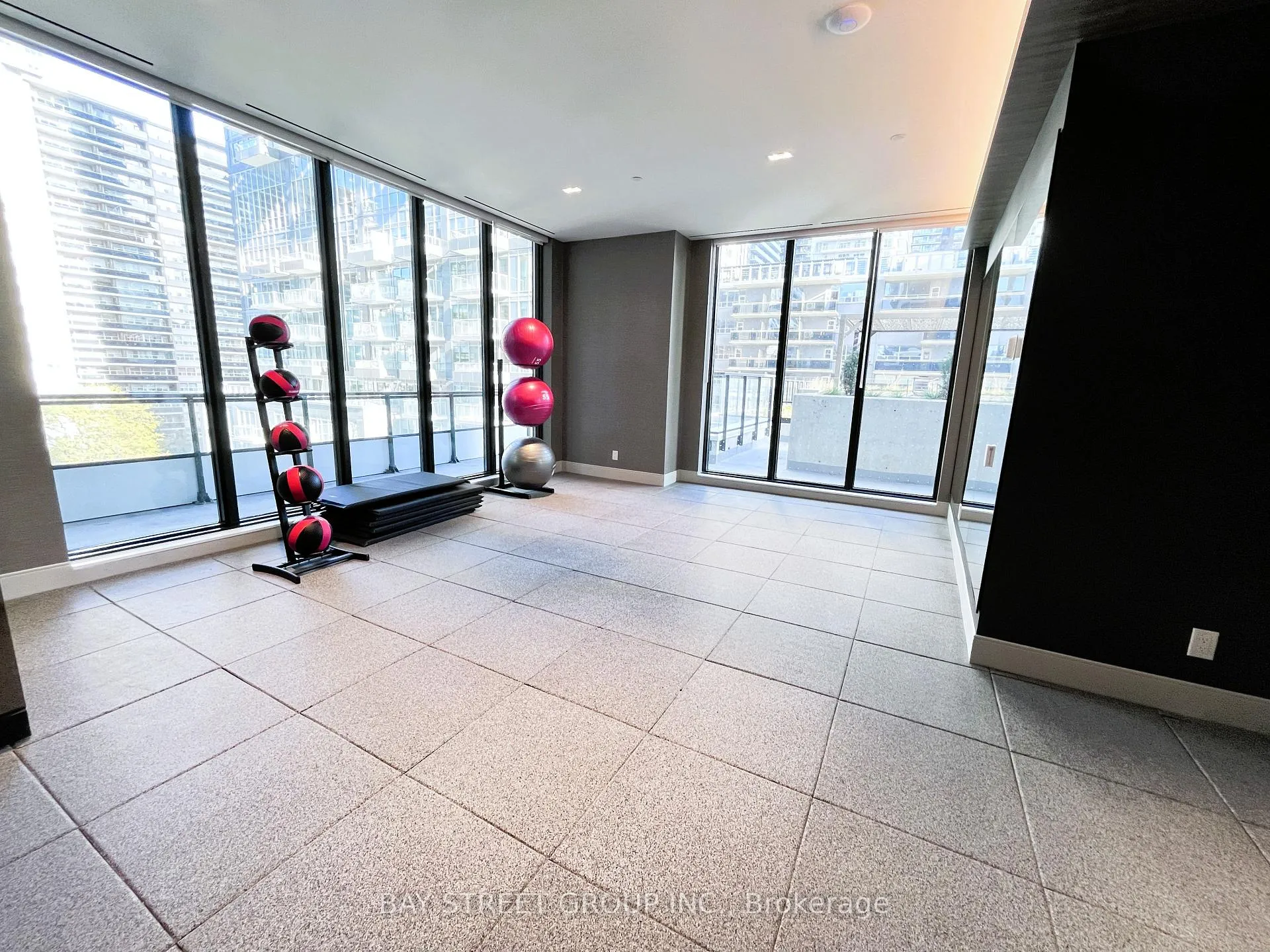 Photo 16 of Unit 1211, 65 Broadway Avenue, Toronto, Mount Pleasant West — HOMEH