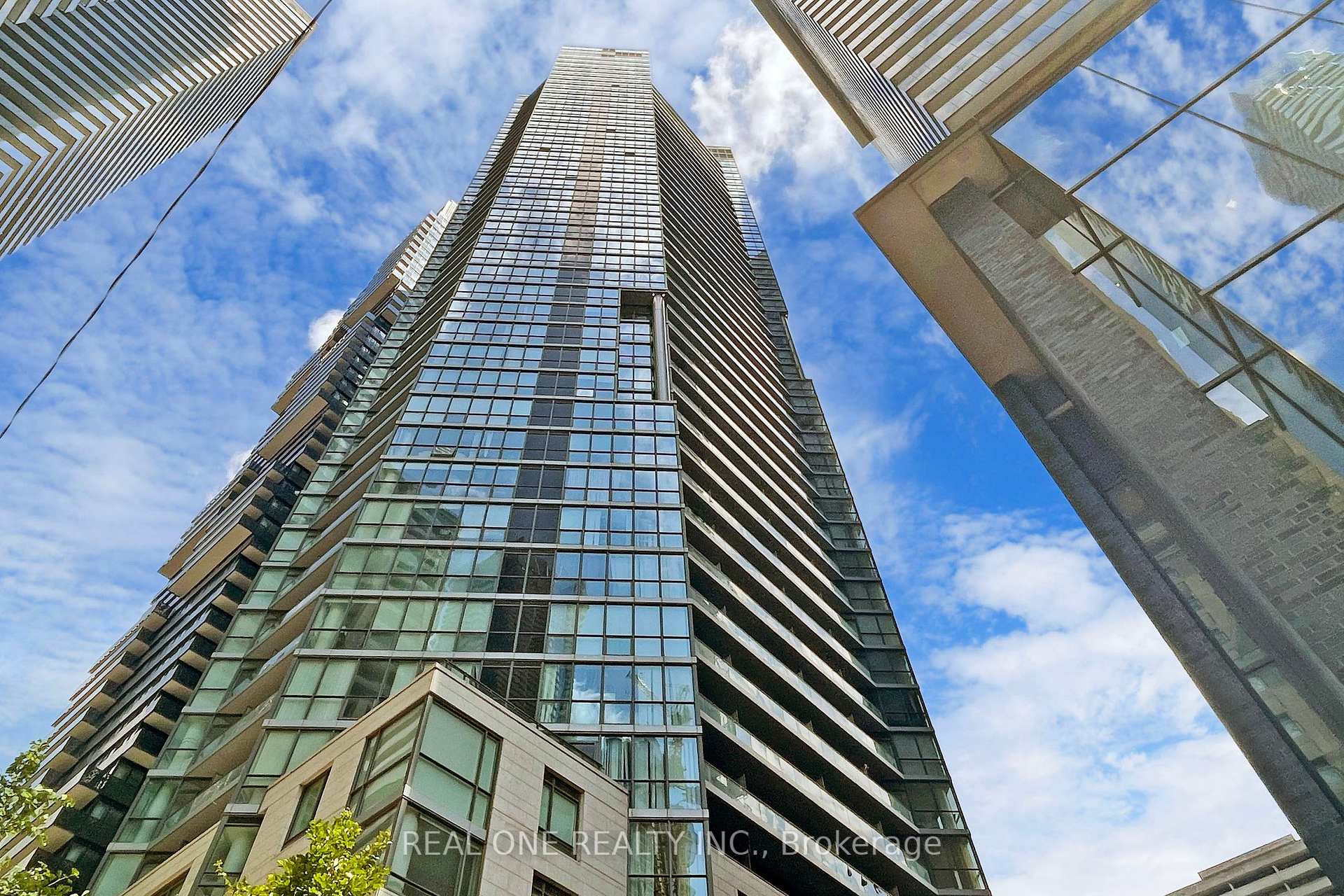 Front of Unit 1602, 45 Charles Street E