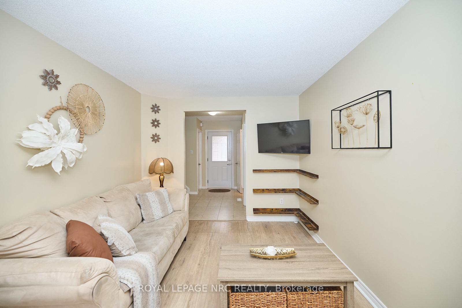 Photo 5 of Unit 4, 23 Dynasty Avenue, Hamilton, Stoney Creek — HOMEH