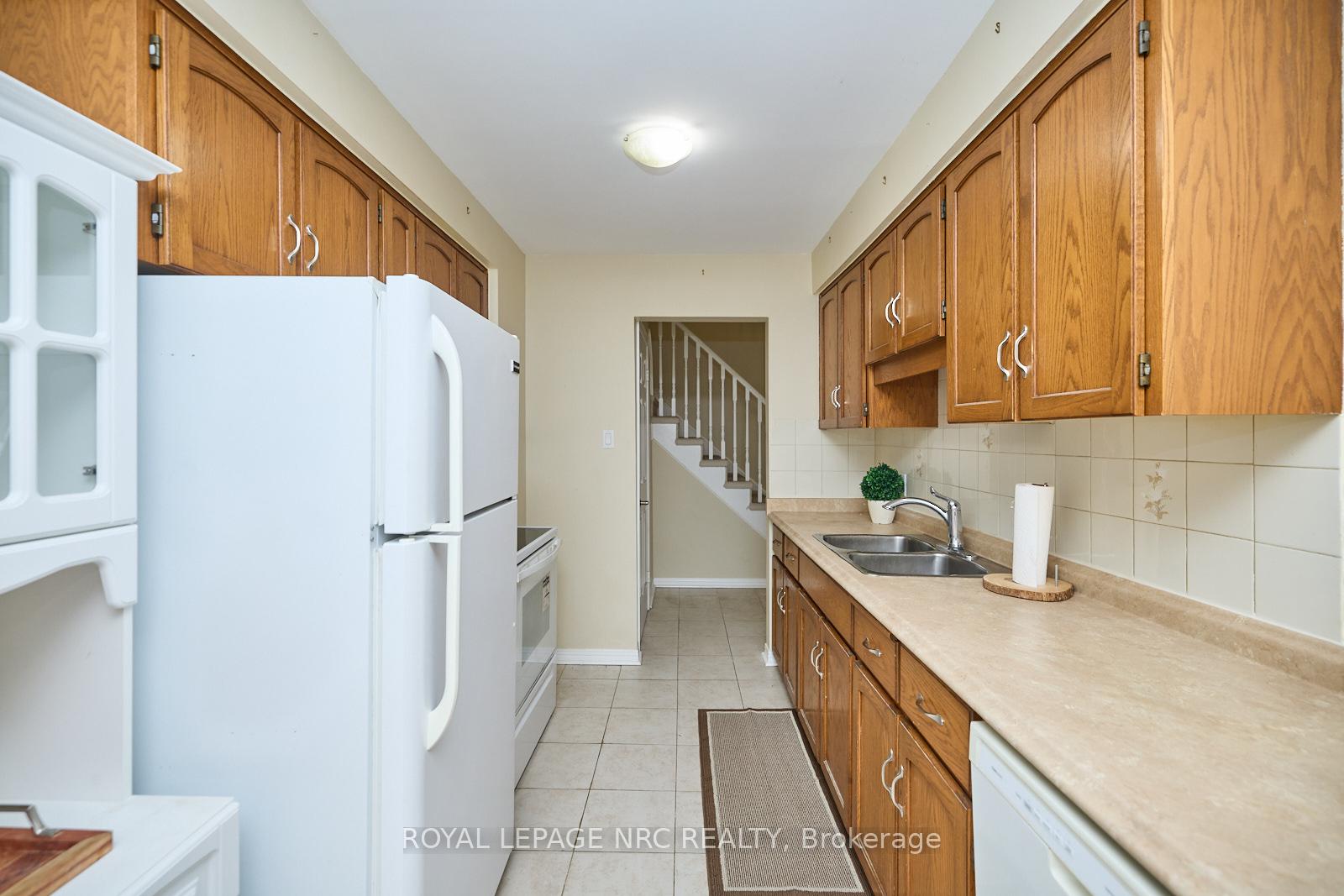 Photo 6 of Unit 4, 23 Dynasty Avenue, Hamilton, Stoney Creek — HOMEH