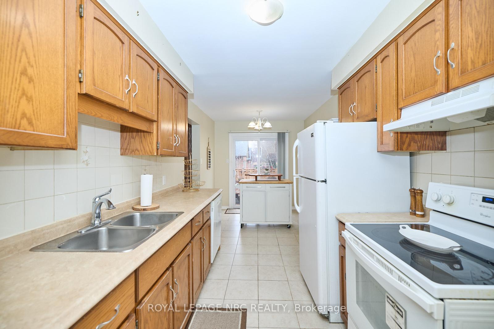 Photo 7 of Unit 4, 23 Dynasty Avenue, Hamilton, Stoney Creek — HOMEH