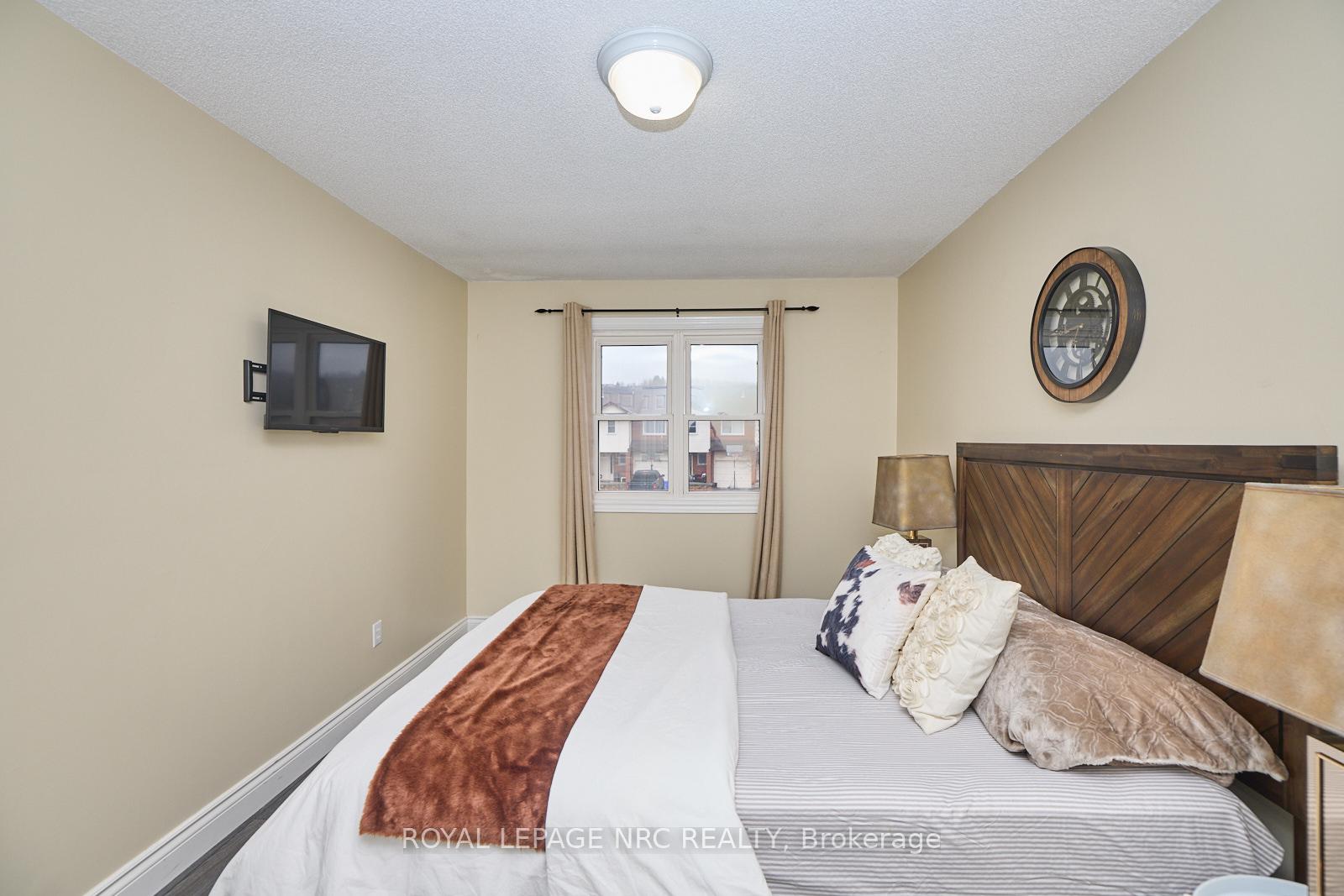 Photo 8 of Unit 4, 23 Dynasty Avenue, Hamilton, Stoney Creek — HOMEH