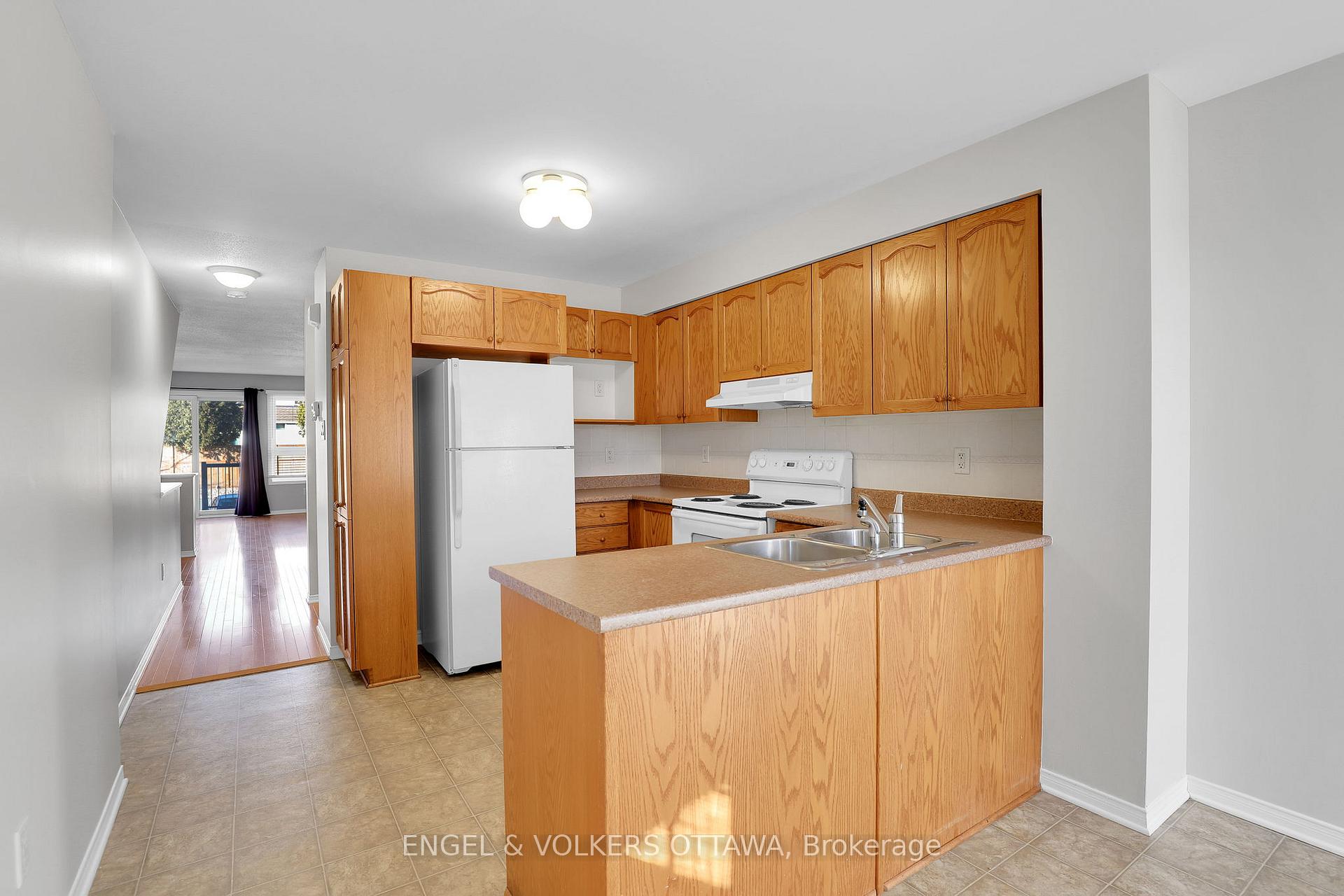 Photo 4 of Unit 10, 811 Longfields Drive, Ottawa, Barrhaven - Longfields — HOMEH