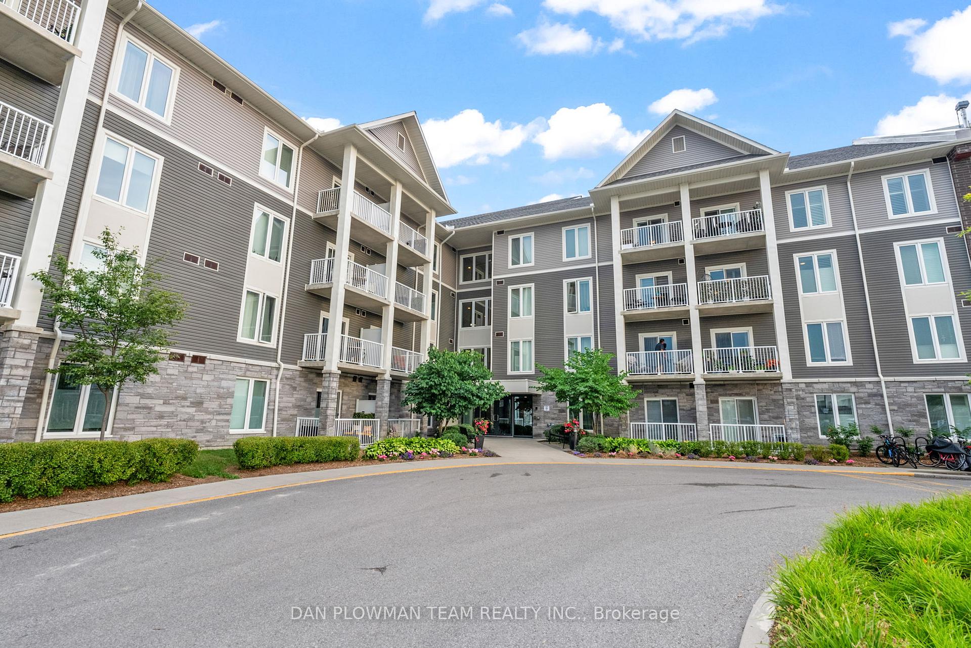 Front of Unit 305, 290 Liberty Street N