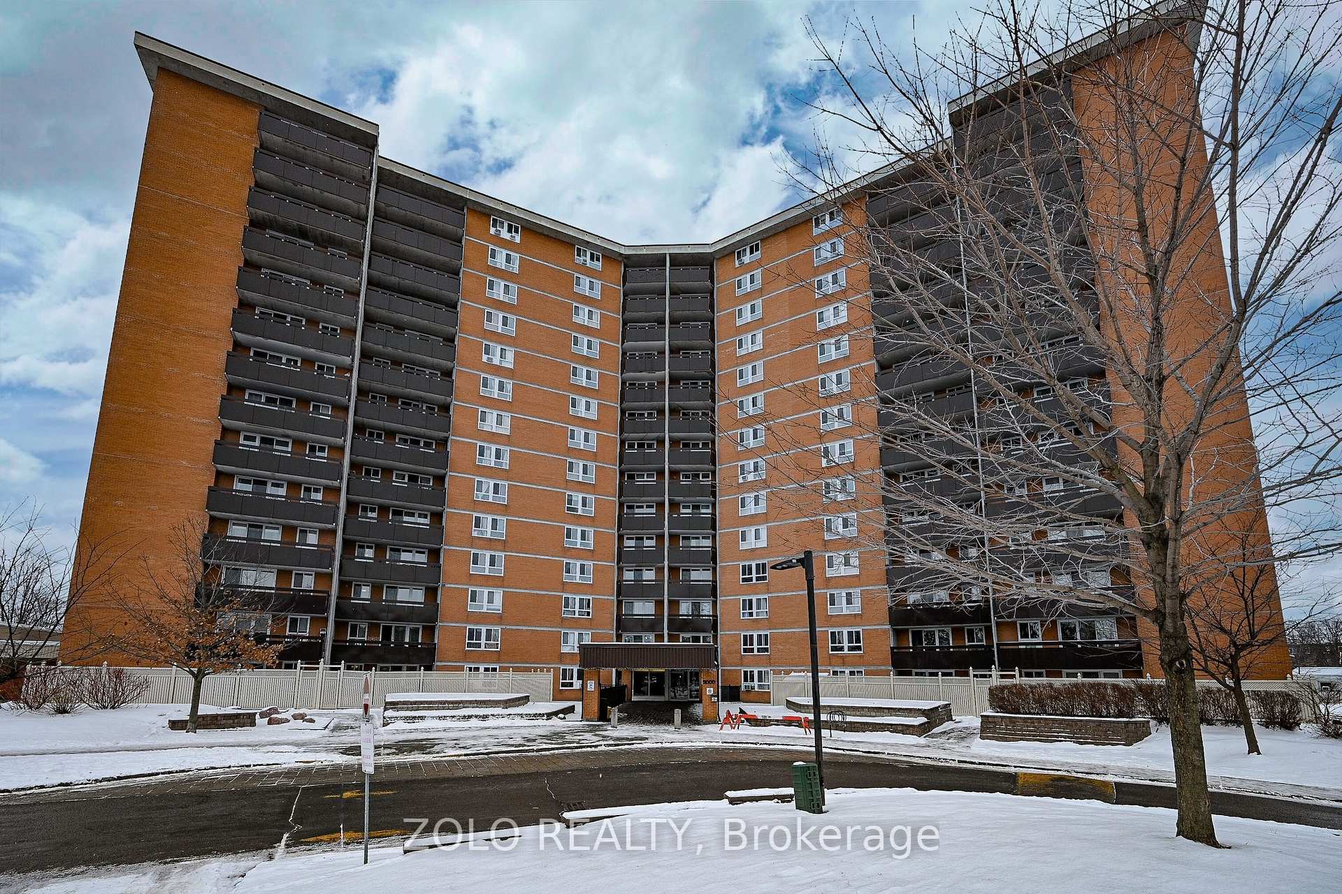 Front of Unit 905, 2000 Jasmine Crescent
