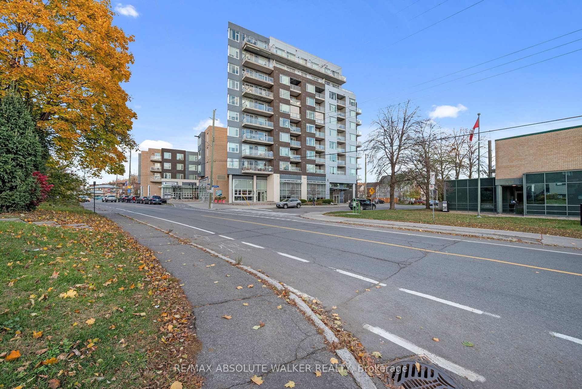Front of Unit 1006, 7 Marquette Avenue
