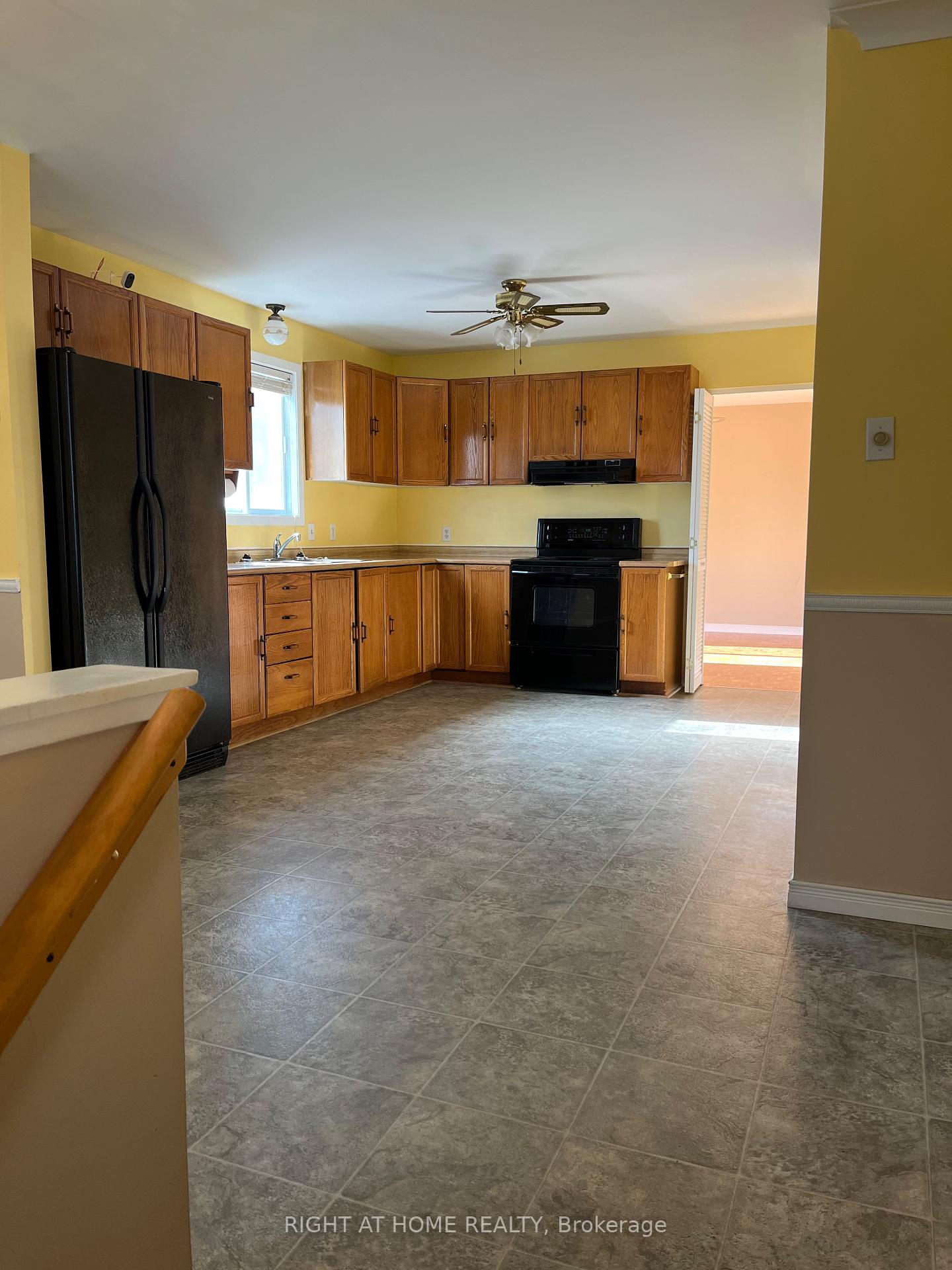 Photo 3 of 62 Beechwood Avenue, Brock, Beaverton — HOMEH