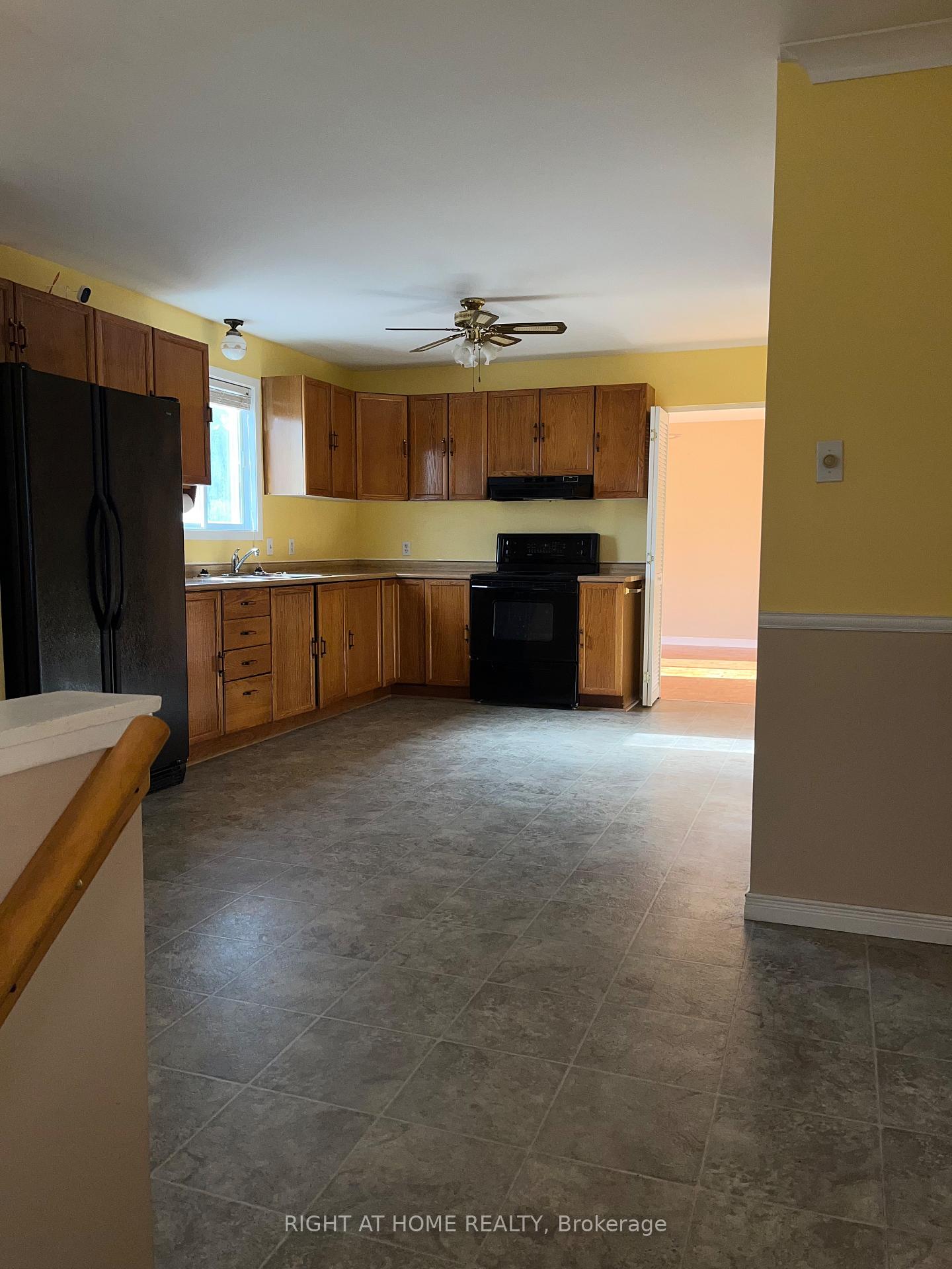 Photo 4 of 62 Beechwood Avenue, Brock, Beaverton — HOMEH