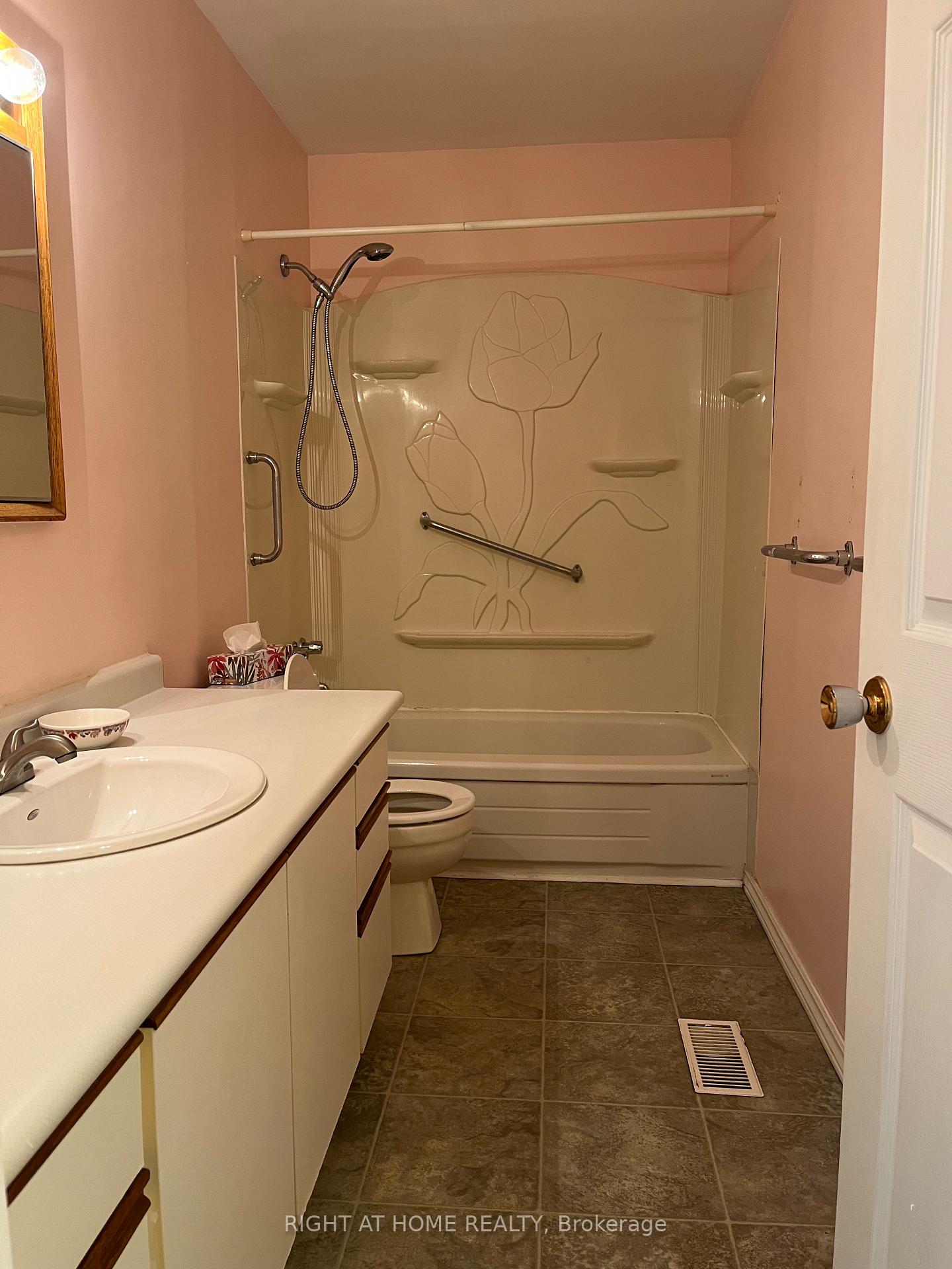 Photo 9 of 62 Beechwood Avenue, Brock, Beaverton — HOMEH