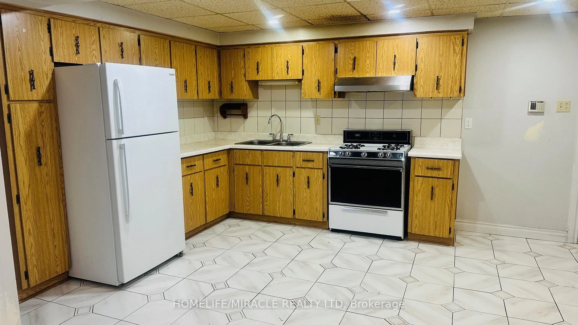 Photo 7 of 85 Harlow Crescent, Etobicoke, Thistletown-Beaumonde Heights — HOMEH