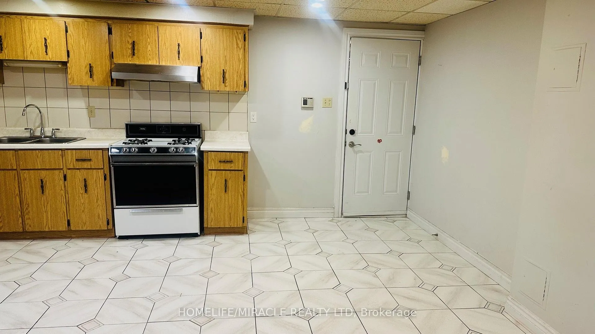 Photo 8 of 85 Harlow Crescent, Etobicoke, Thistletown-Beaumonde Heights — HOMEH