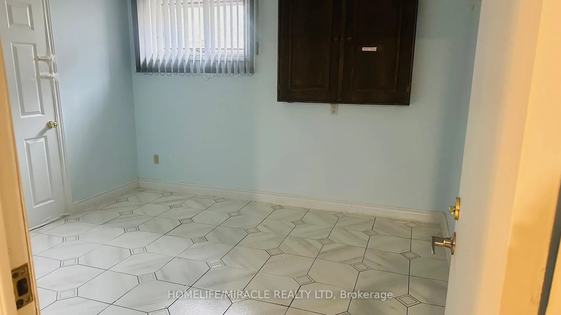 Photo 10 of 85 Harlow Crescent, Etobicoke, Thistletown-Beaumonde Heights — HOMEH