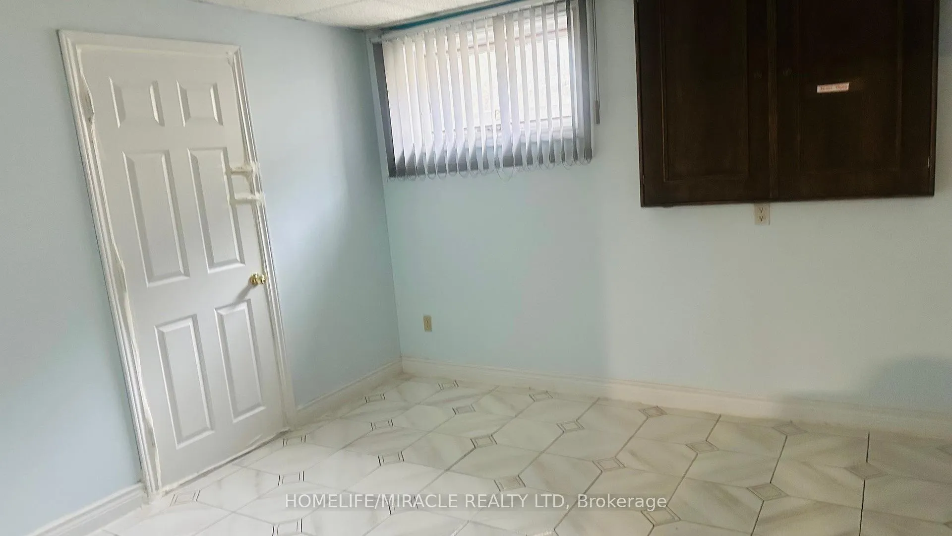Photo 11 of 85 Harlow Crescent, Etobicoke, Thistletown-Beaumonde Heights — HOMEH