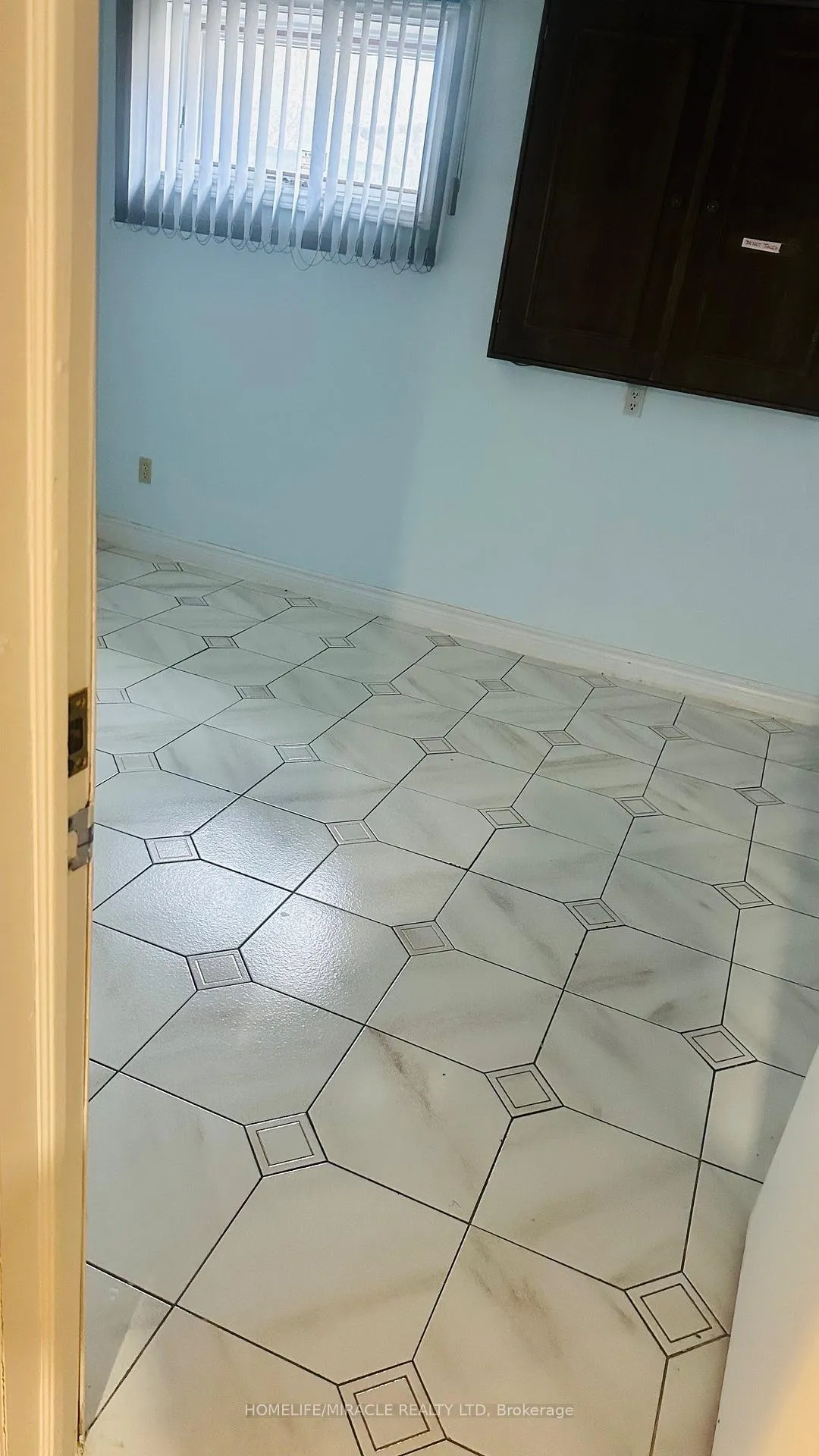 Photo 12 of 85 Harlow Crescent, Etobicoke, Thistletown-Beaumonde Heights — HOMEH