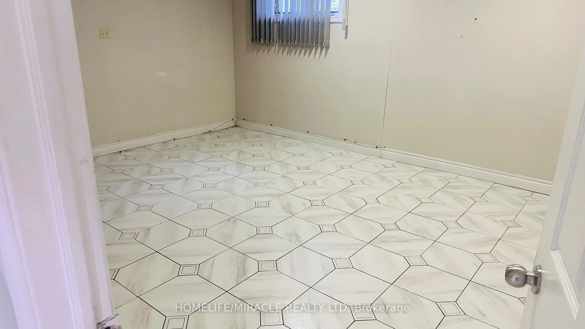 Photo 15 of 85 Harlow Crescent, Etobicoke, Thistletown-Beaumonde Heights — HOMEH