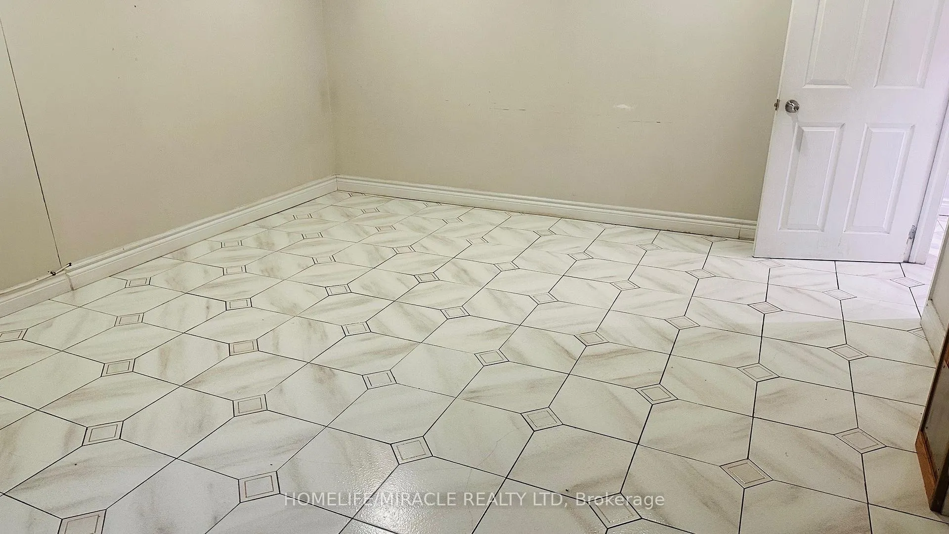 Photo 19 of 85 Harlow Crescent, Etobicoke, Thistletown-Beaumonde Heights — HOMEH