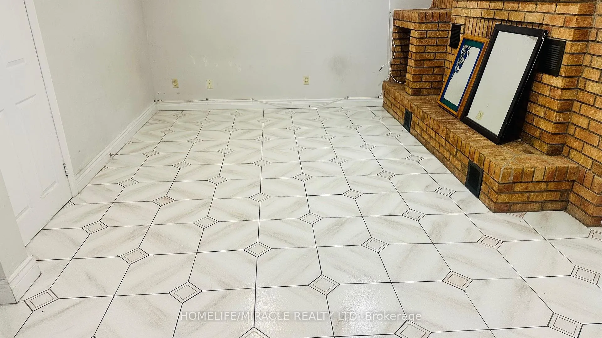 Photo 23 of 85 Harlow Crescent, Etobicoke, Thistletown-Beaumonde Heights — HOMEH