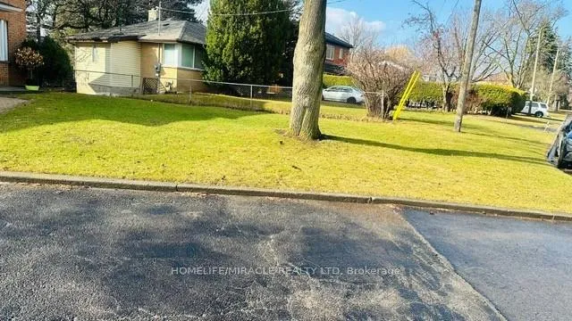 Photo 39 of 85 Harlow Crescent, Etobicoke, Thistletown-Beaumonde Heights — HOMEH